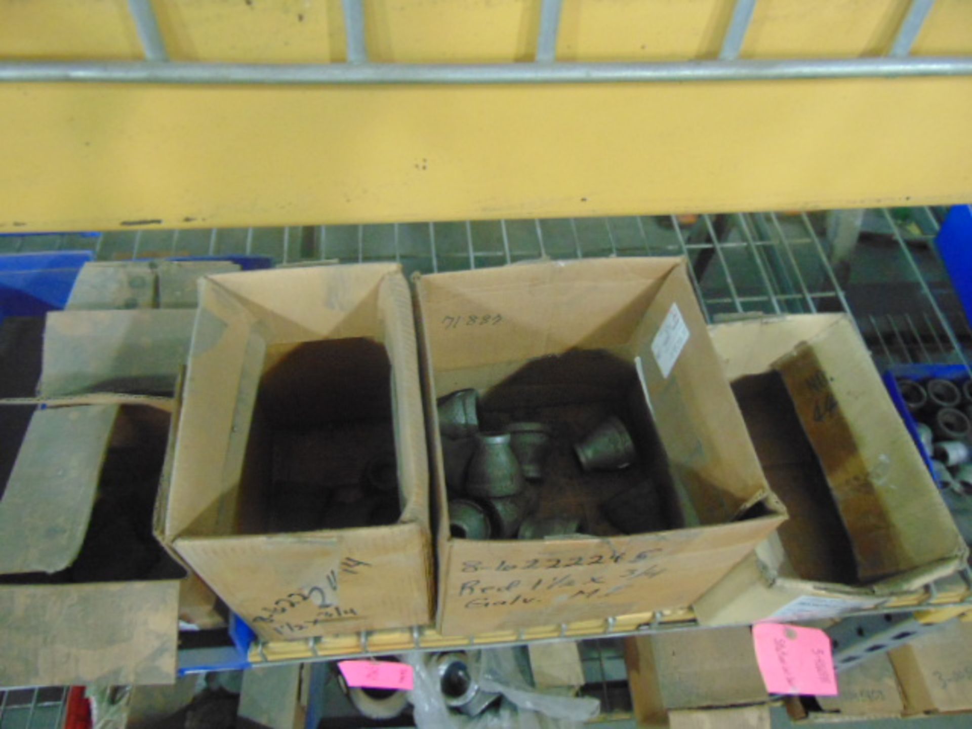 LOT CONSISTING OF: pipe fittings & gaskets, assorted (in three sections pallet racking) - Image 7 of 11