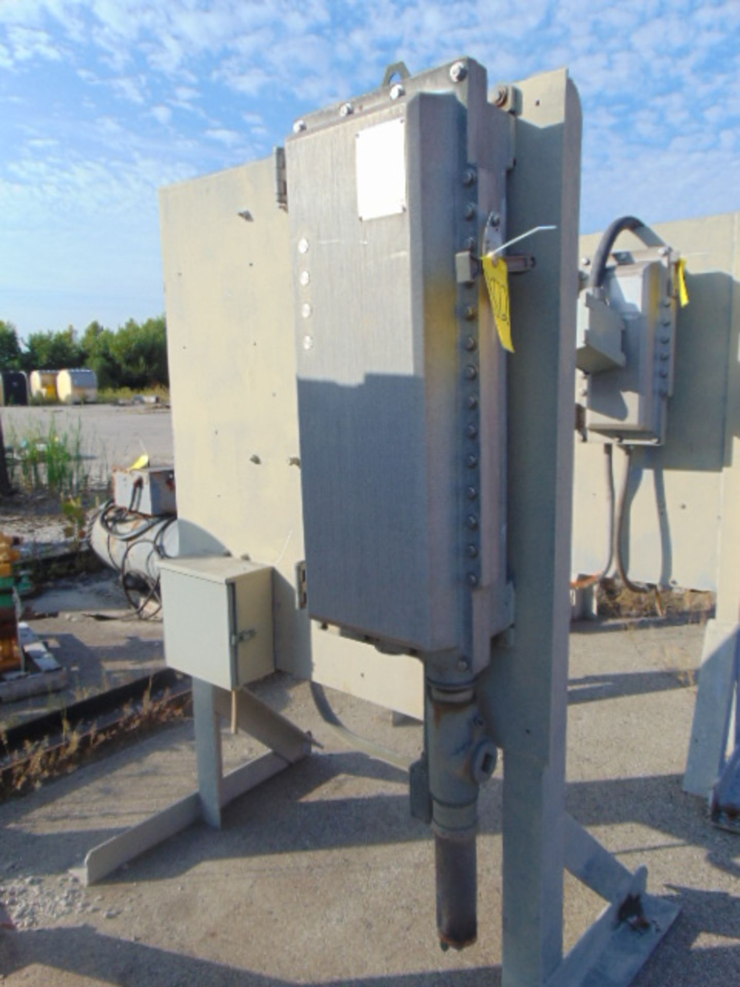 LOT OF (5) EXPLOSION PROOF ELECTRICAL SUB-STATIONS, w/disconnect boxes & assorted stands - Image 5 of 7