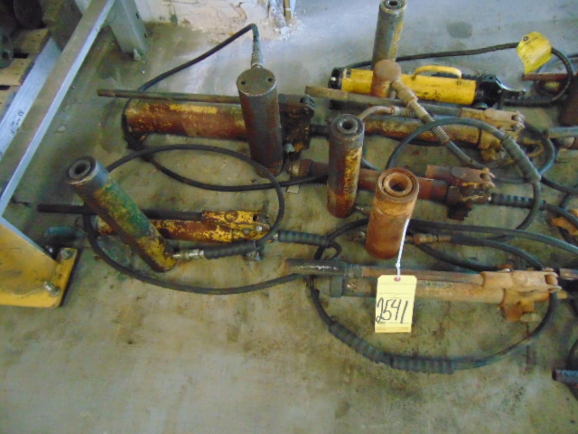 LOT OF HAND PUMPS (6), ENERPAC