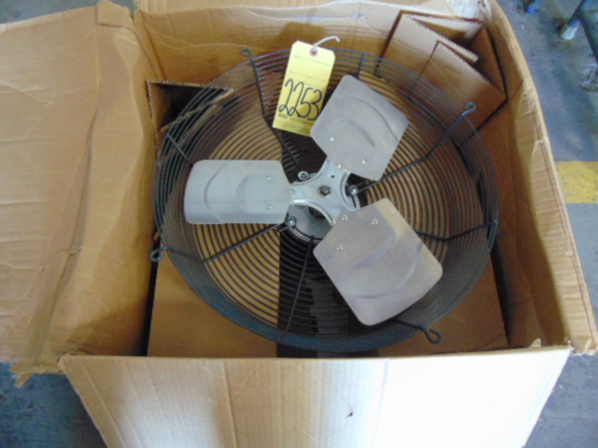 GUARD-MOUNTED EXHAUST FAN, DAYTON, 18"