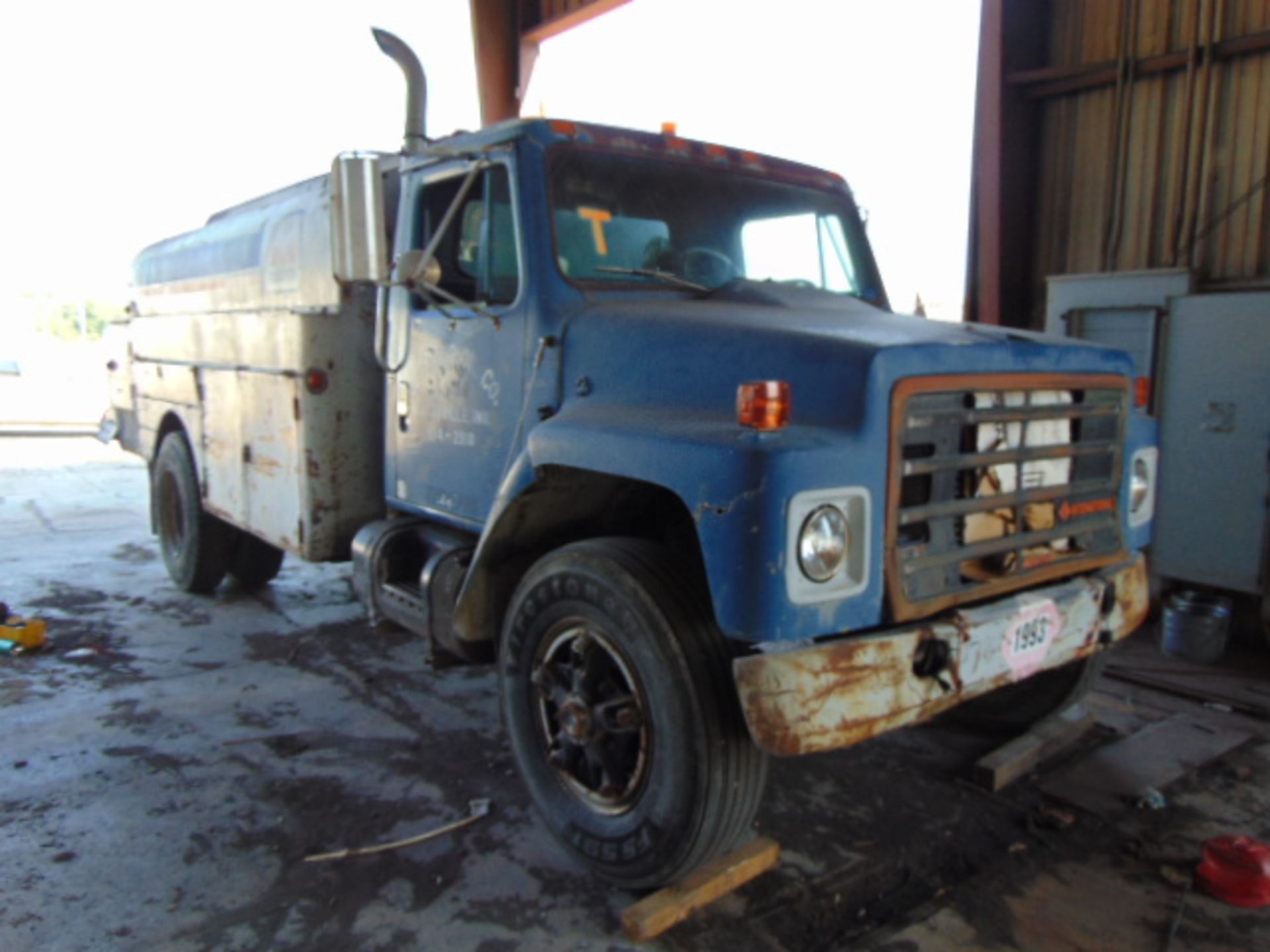 FUEL TRUCK, INTERNATIONAL (yard use only - no title) - Image 2 of 4