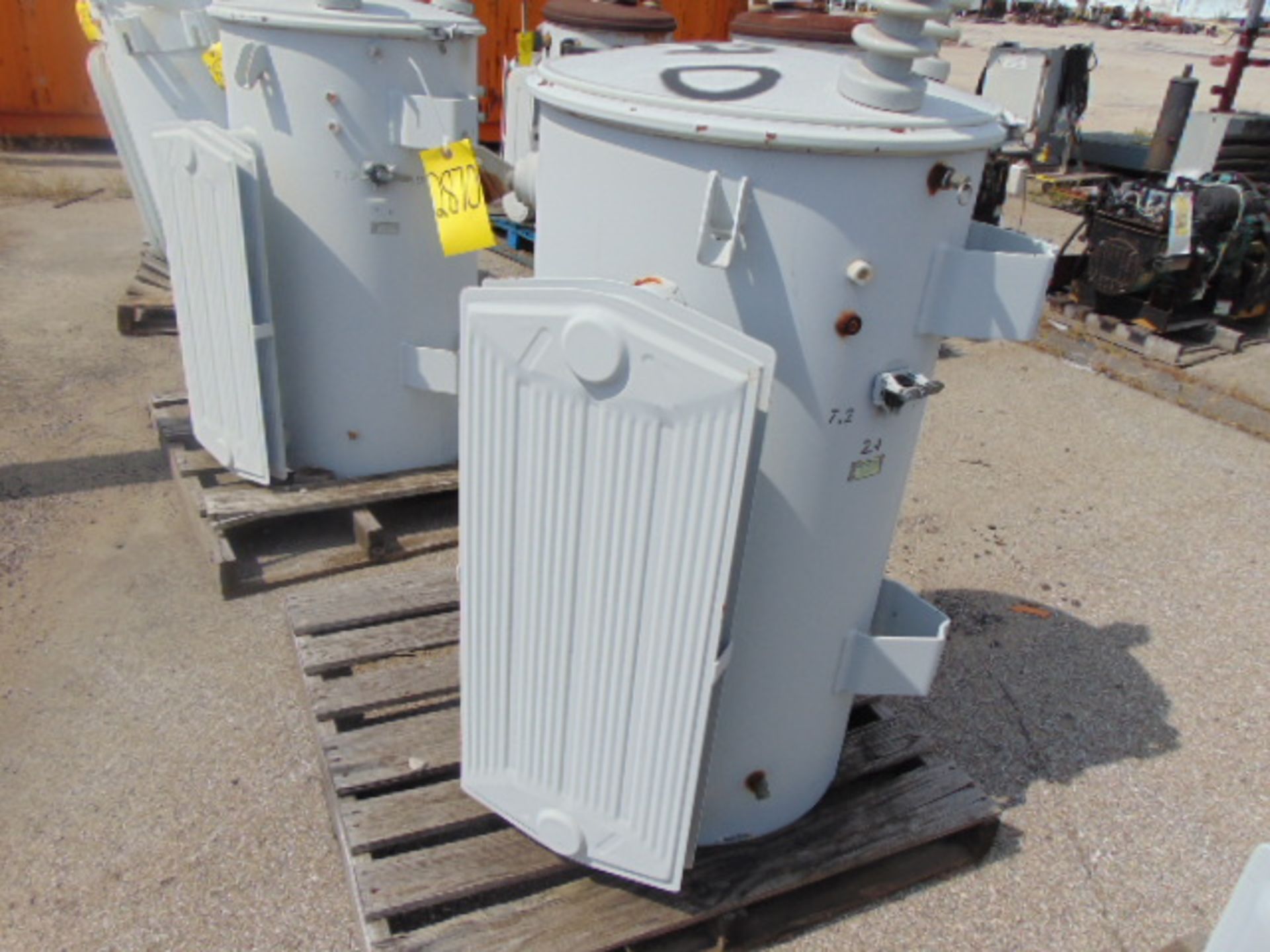 LOT OF DISTRIBUTION TRANSFORMERS (4), G.E., 333 KVA - Image 3 of 5