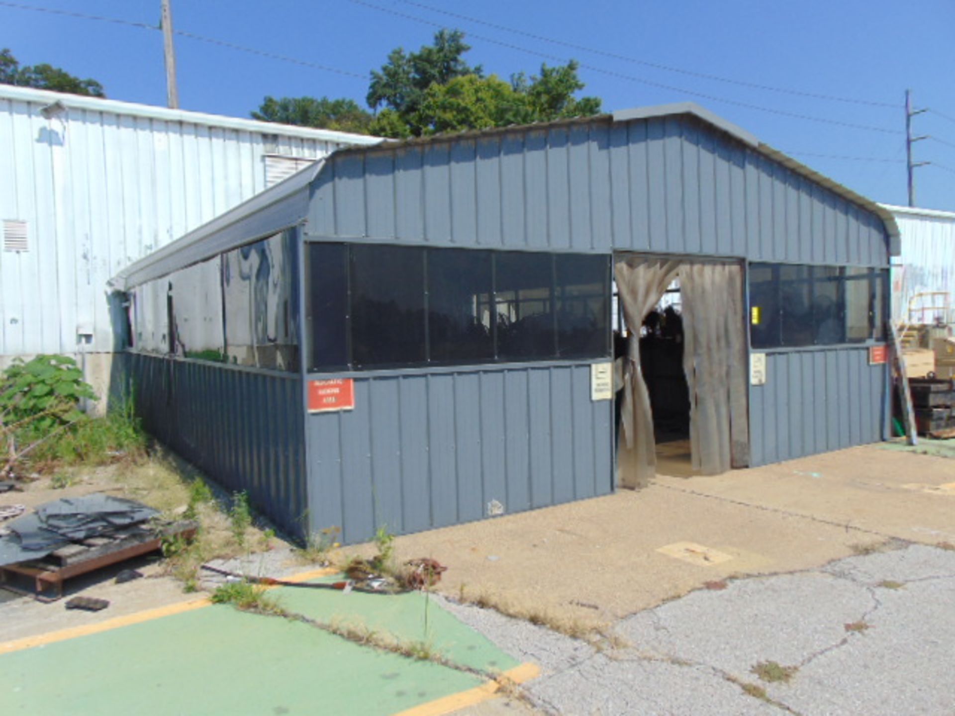 PORTABLE FABRICATED BUILDING, 24' W. x 30' L. x 10' center ht., corrugated paneling, plexiglass