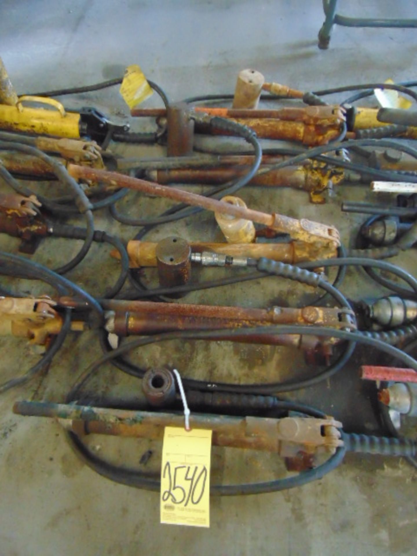 LOT OF HAND PUMPS (5), ENERPAC