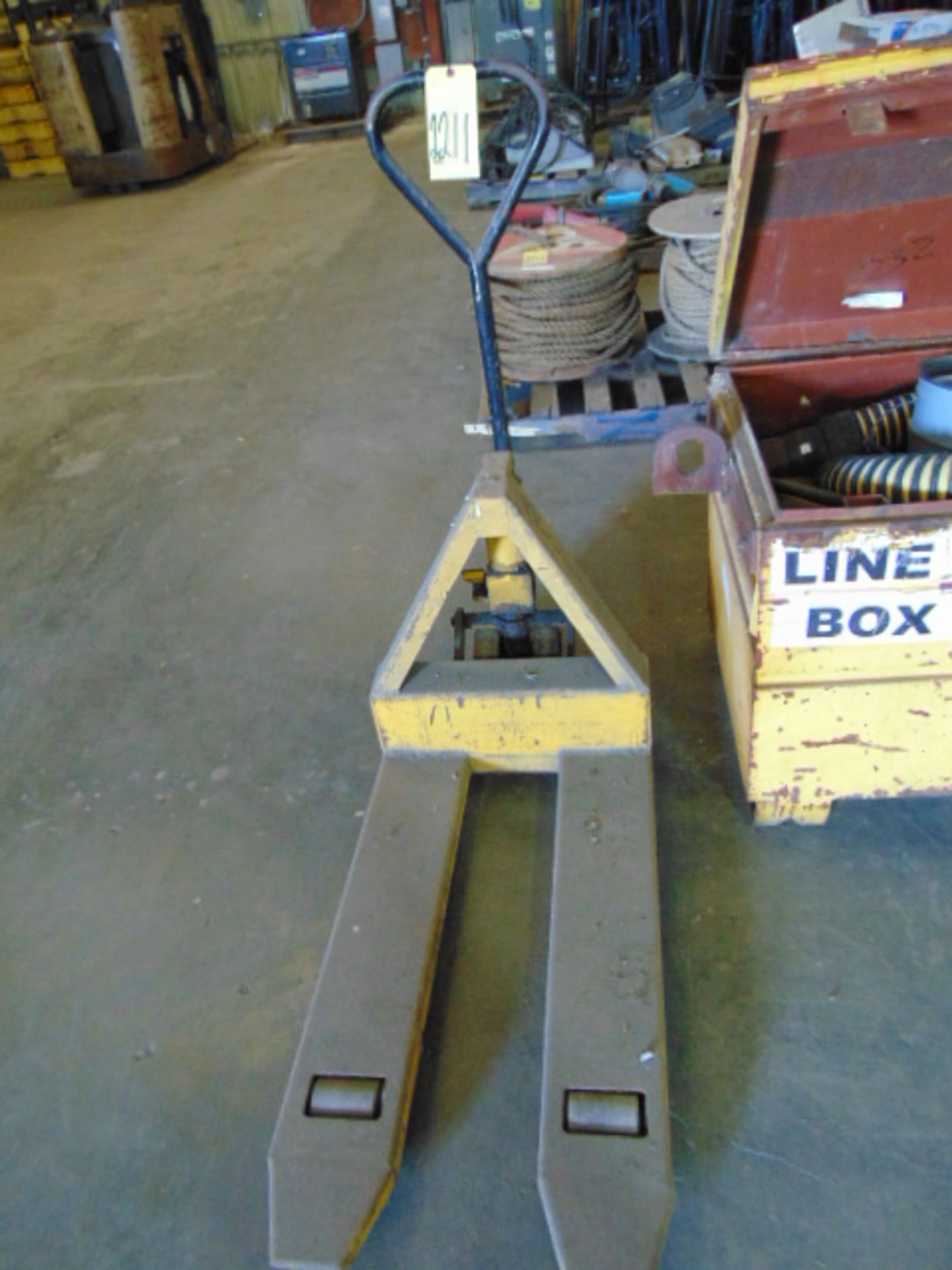 HYDRAULIC PALLET JACK (Note: out of service)