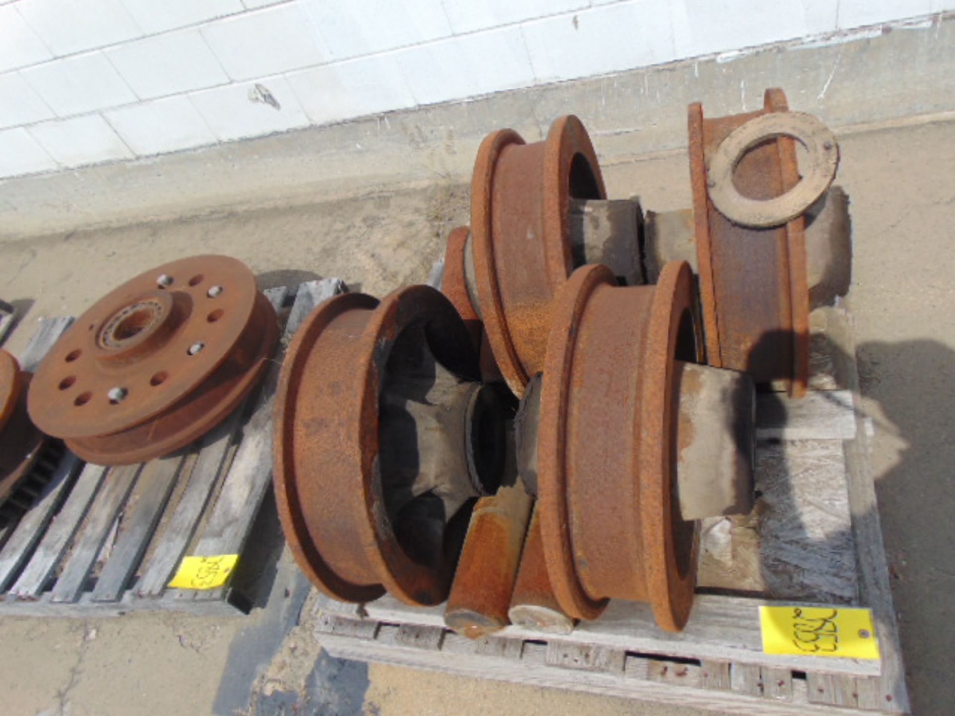 LOT OF CRANE PARTS, assorted (on eleven skids) - Image 6 of 9