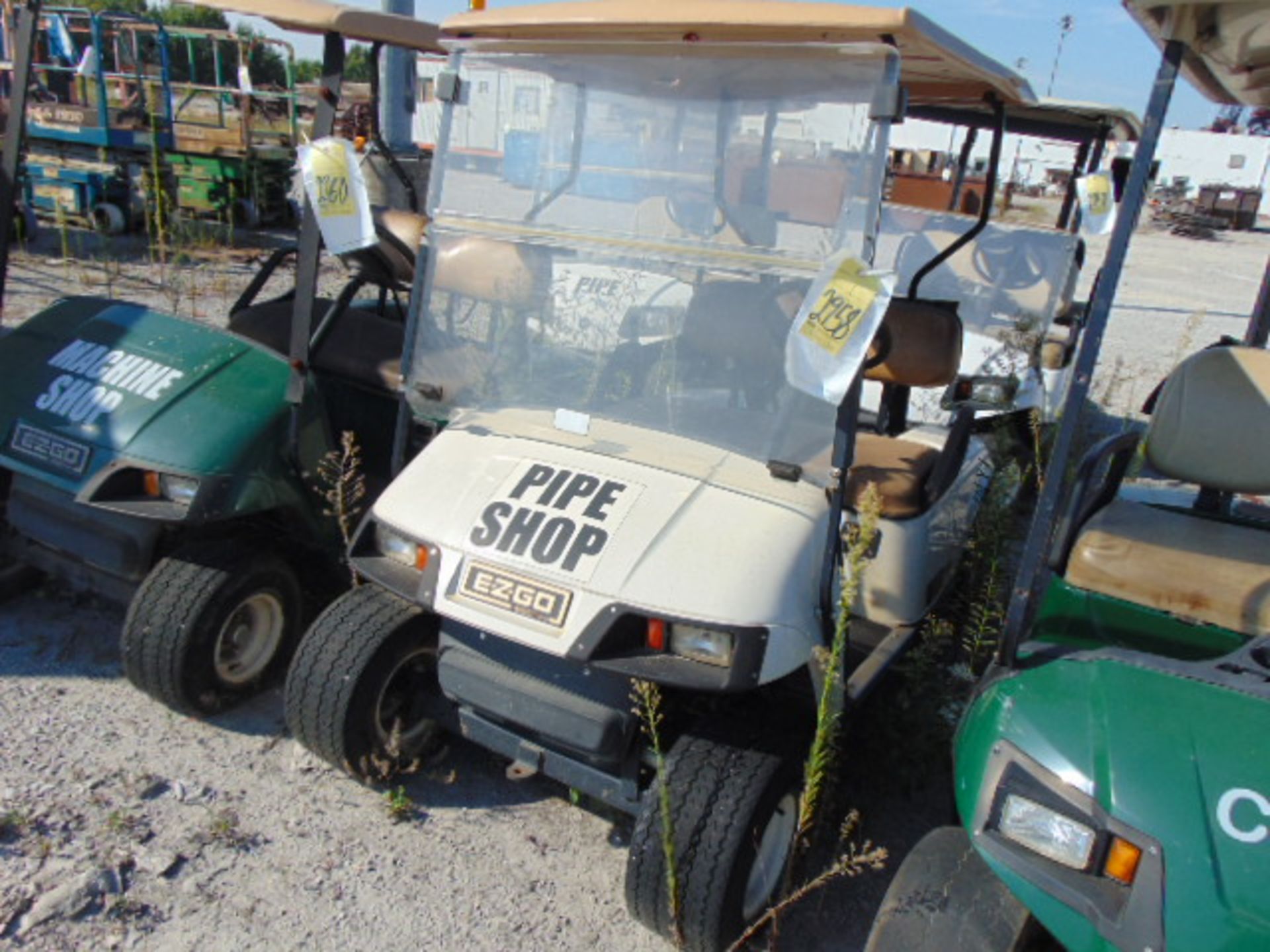 ELECTRIC GOLF CART, E-Z GO