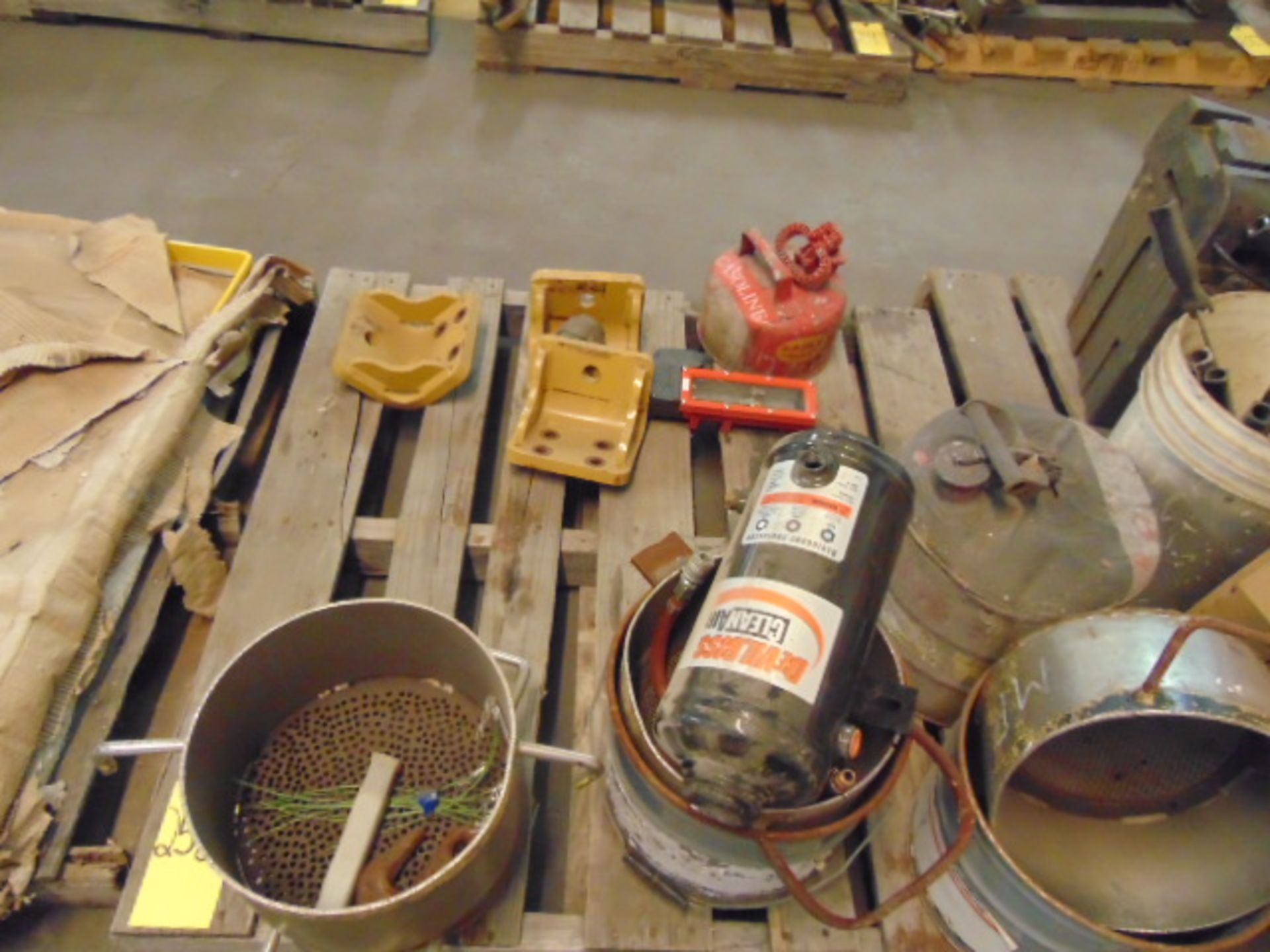 LOT OF MAINTENANCE SUPPLIES, assorted (on five skids) - Image 4 of 6