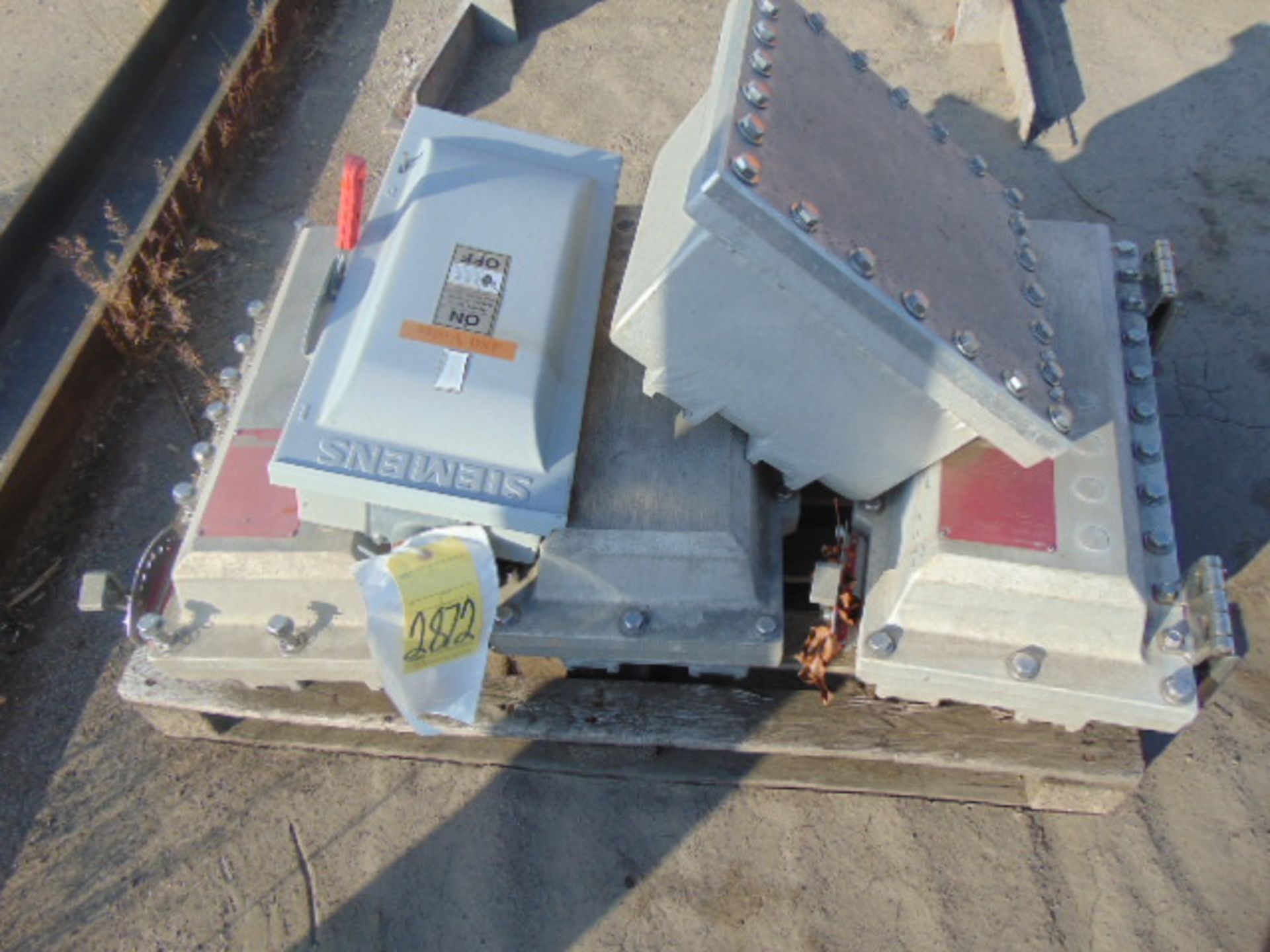 LOT OF (5) EXPLOSION PROOF ELECTRICAL SUB-STATIONS, w/disconnect boxes & assorted stands - Image 2 of 7