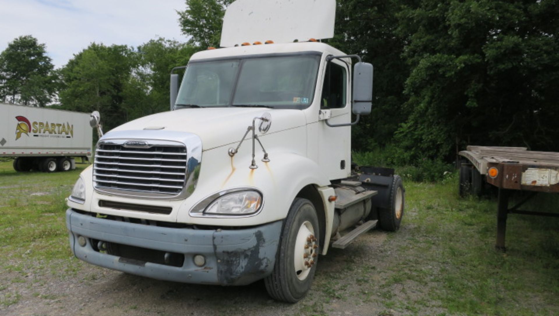 DAY CAB TRACTOR, 2005 FREIGHTLINER, Mdl. 6067HV6E, Fuller trans., Muncie PTO, Odo: approx. 600,000 - Image 6 of 6