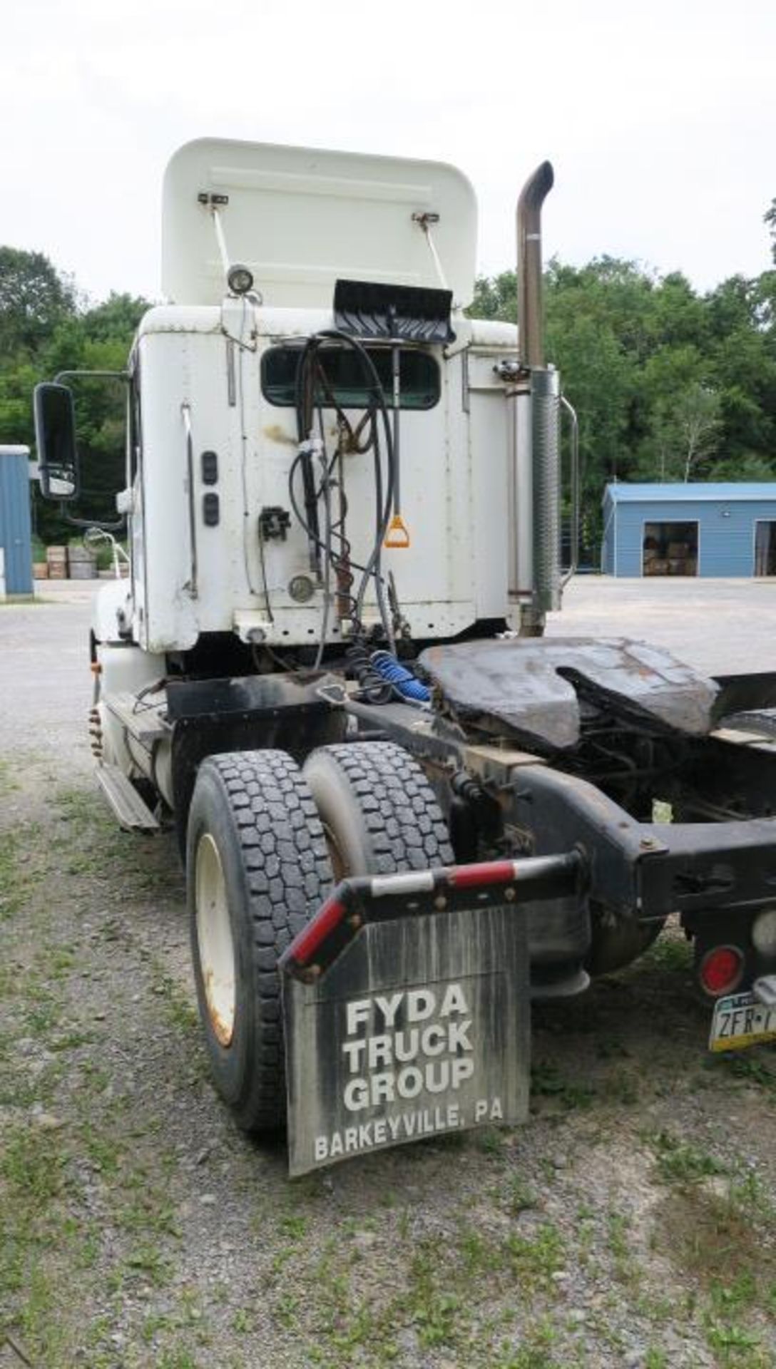 DAY CAB TRACTOR, 2005 FREIGHTLINER, Mdl. 6067HV6E, Fuller trans., Muncie PTO, Odo: approx. 600,000 - Image 3 of 6