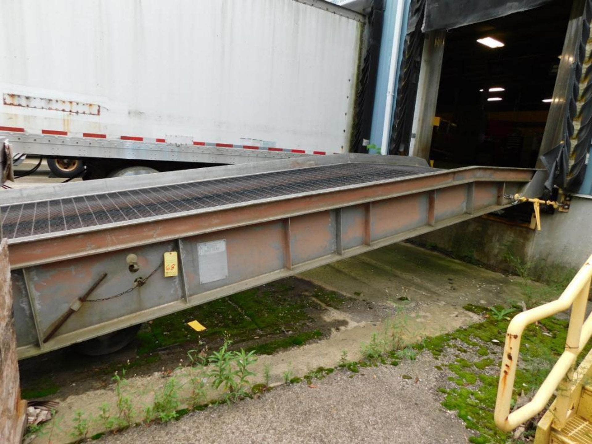 TOWABLE MOBILE YARD RAMP, BROOKS AND PERKINS MDL. 20843668, aluminum, adjustable, approx. 77' W. x - Image 3 of 3