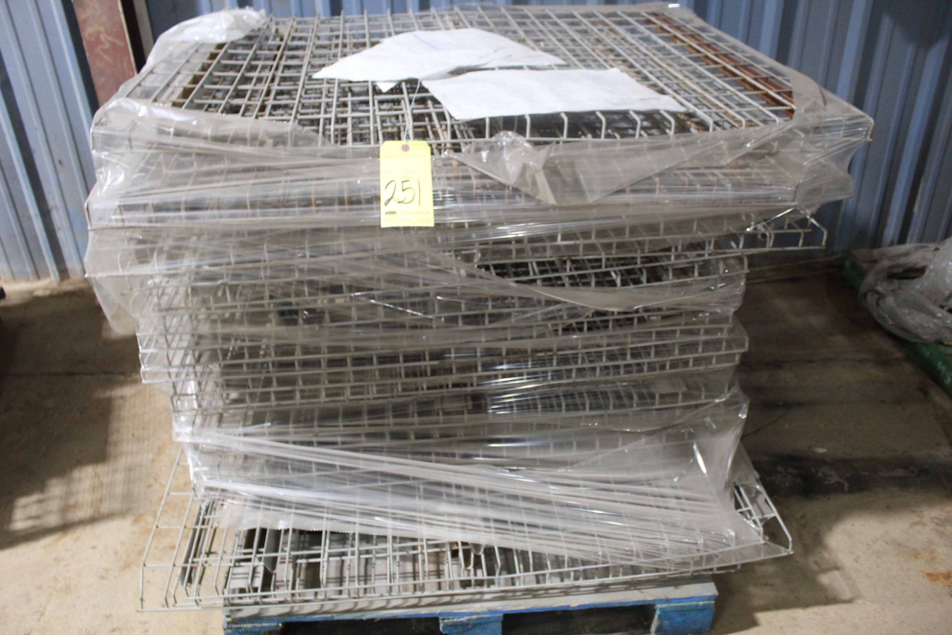 LOT OF WIRE BASKETS (on one pallet)