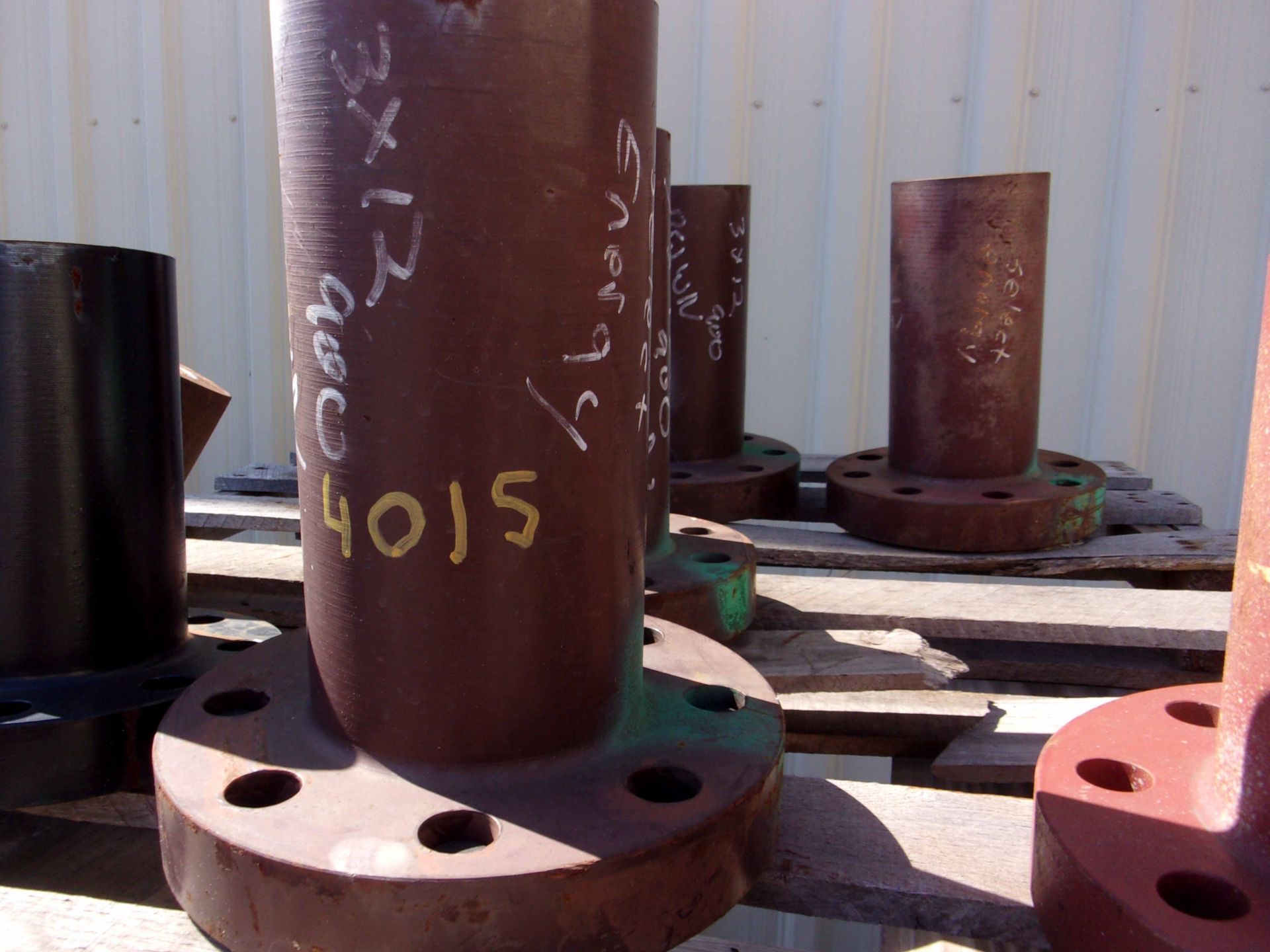 LOT CONSISTING OF: (APPROX. 4) LONG WELD NECK,RF,3"-900#,12" LG,SA-105-N,ASME B16.5 (LOADING - Image 2 of 2