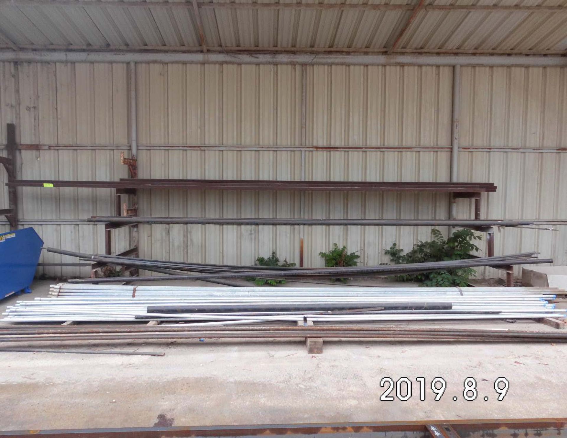 LOT CONSISTING OF: (APPROX. 360 LINEAR INCHES) TUBE RECTANGULAR,4" X 2" X 14 GA,A500-B (LOADING