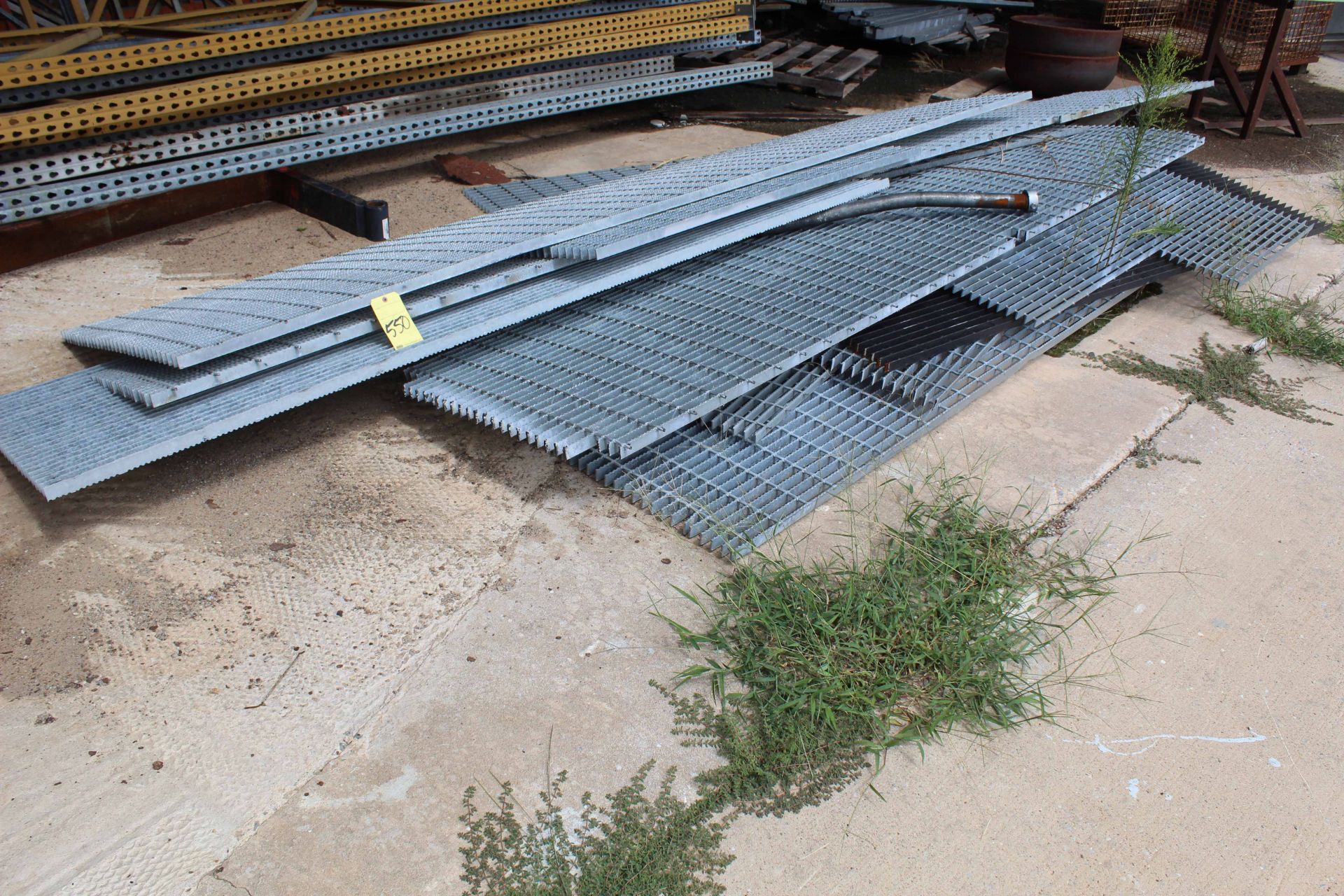 LOT OF BAR GRATE