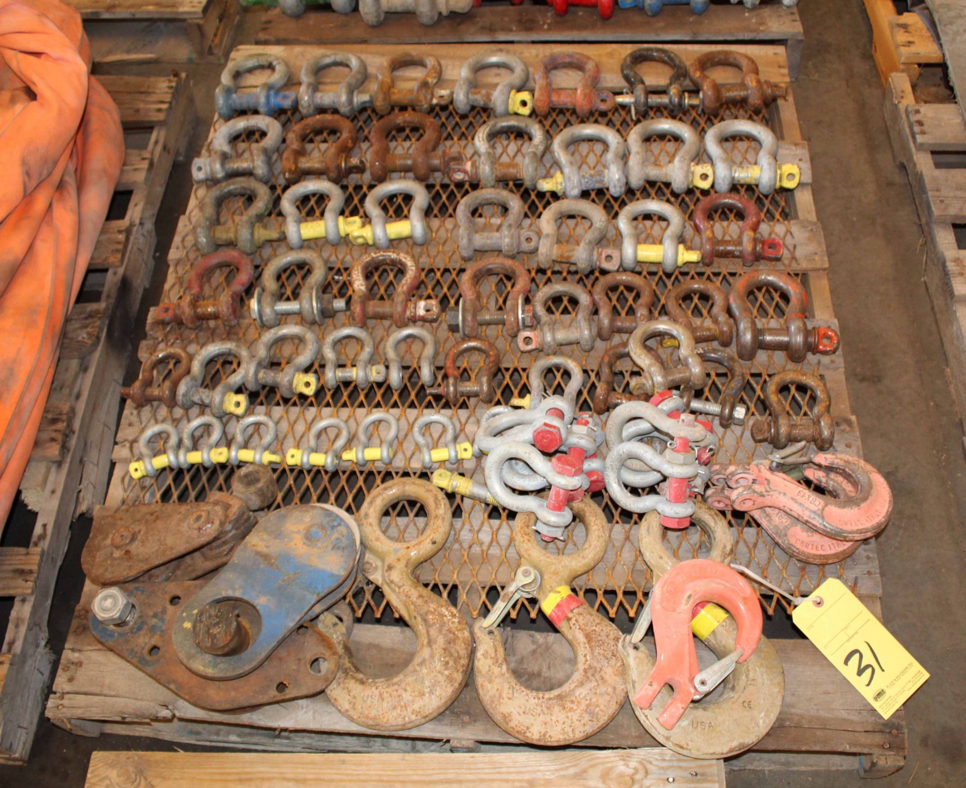 LOT OF SHACKLES
