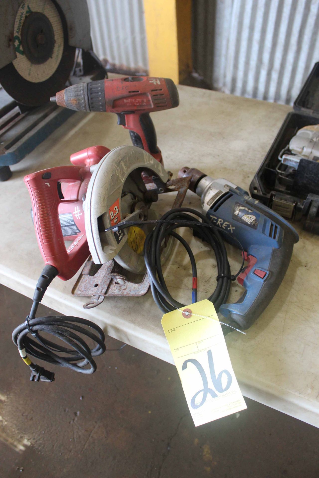 LOT OF ELECTRIC HAND TOOLS: Skilsaw, drill, etc.