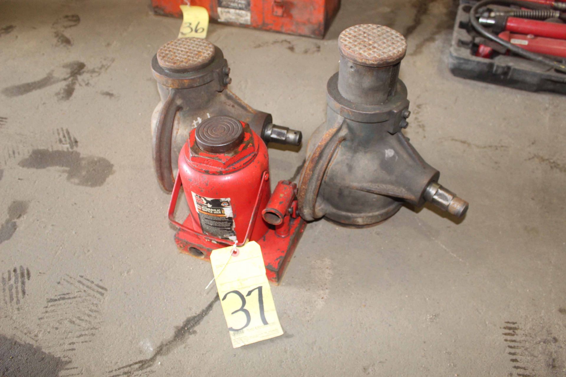 LOT OF HYDRAULIC BOTTLE JACKS, BIG RED