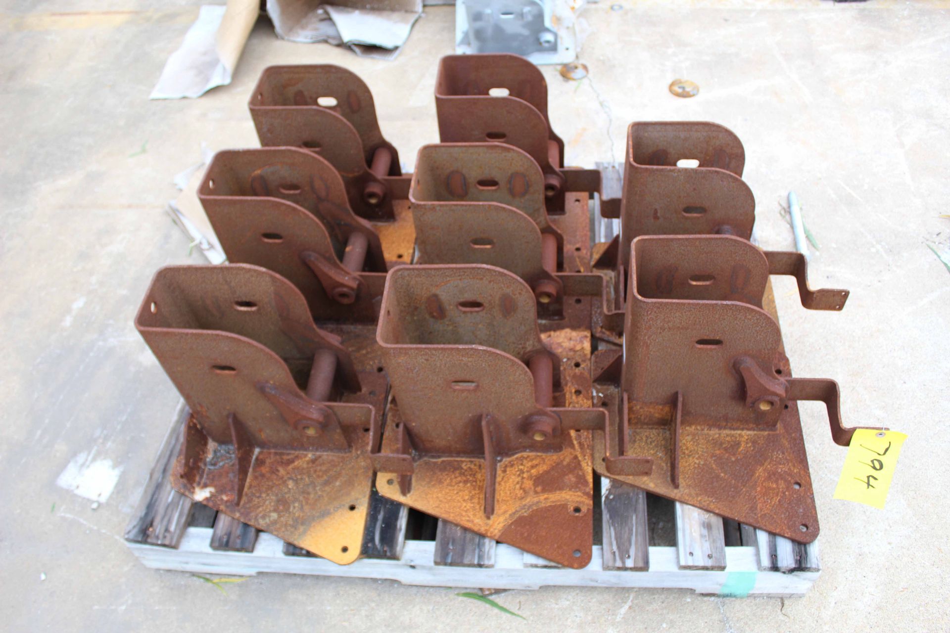 LOT OF MOUNTS: suspension & shock absorber