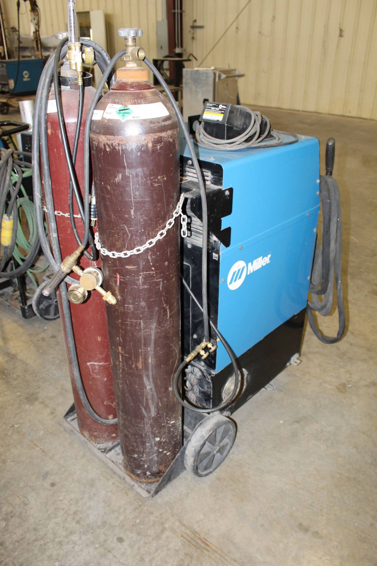 WELDING MACHINE, MILLER SYNCROWAVE 250DX, new 2012, S/N MC11007L (gas bottle not included) - Image 2 of 2