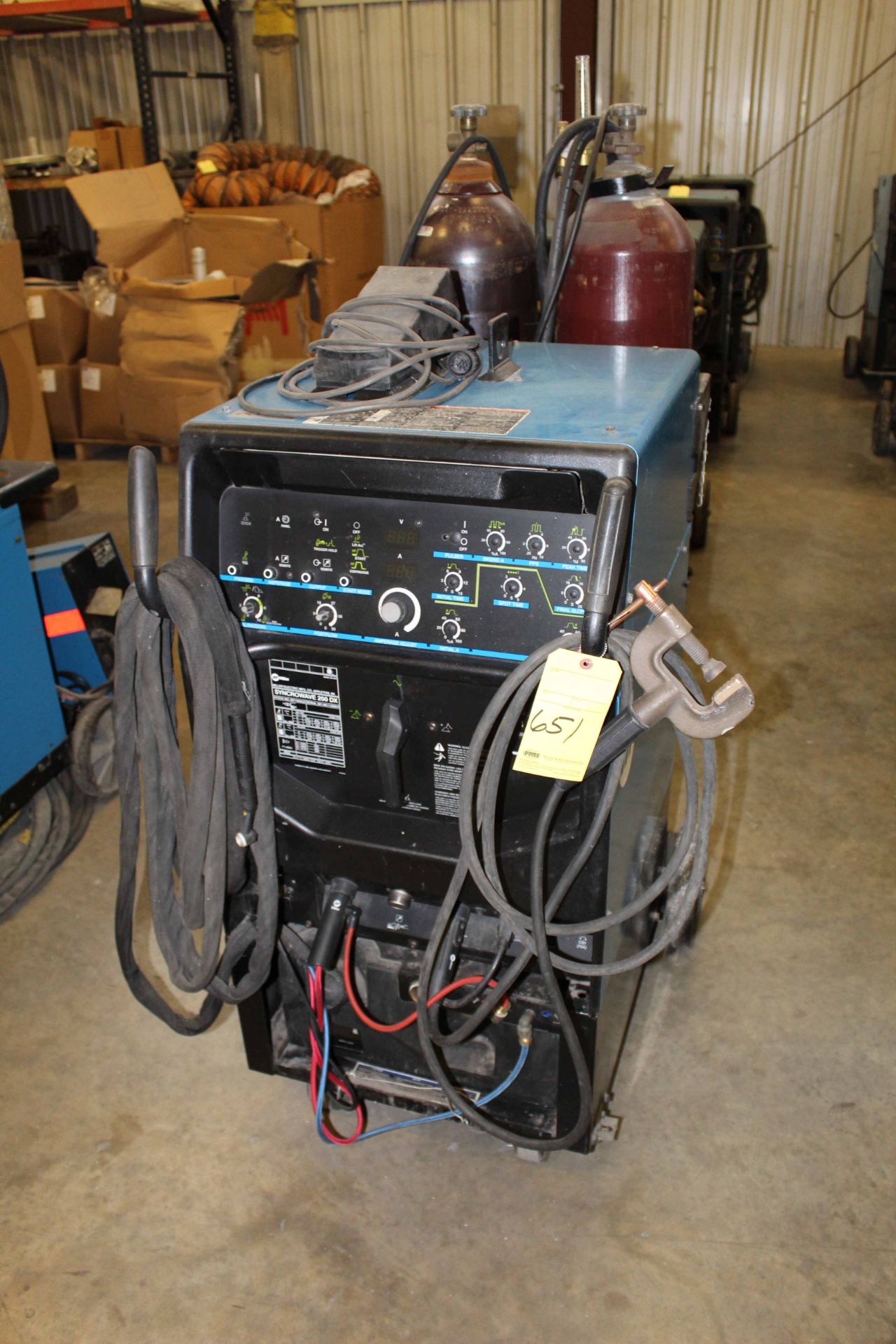 WELDING MACHINE, MILLER SYNCROWAVE 250DX, new 2012, S/N MC11007L (gas bottle not included)