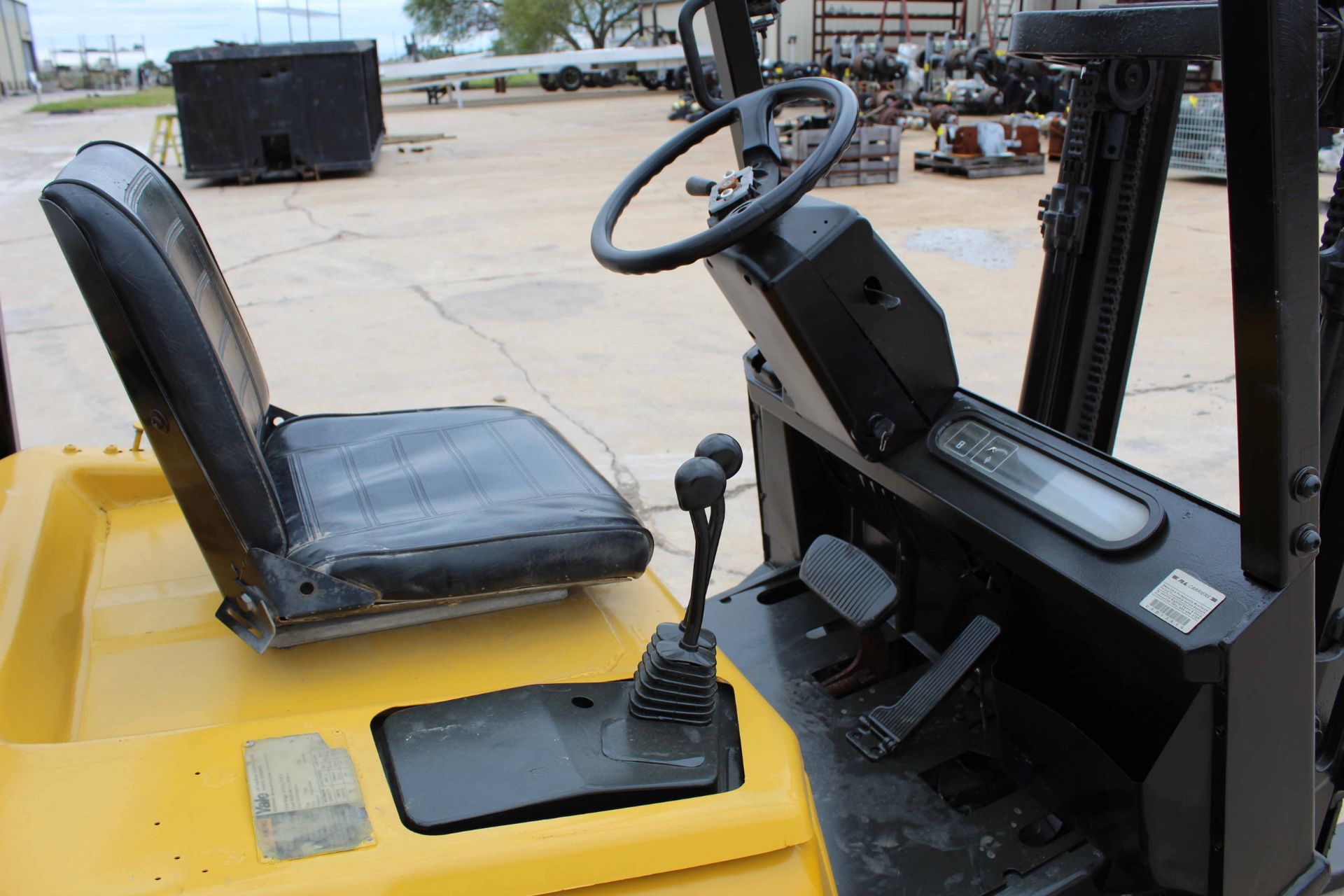 FORKLIFT, YALE 3,000 LB. CAP. MDL. GLP030, new 2000, LPG engine, 83” compact style mast, pneu. style - Image 8 of 10