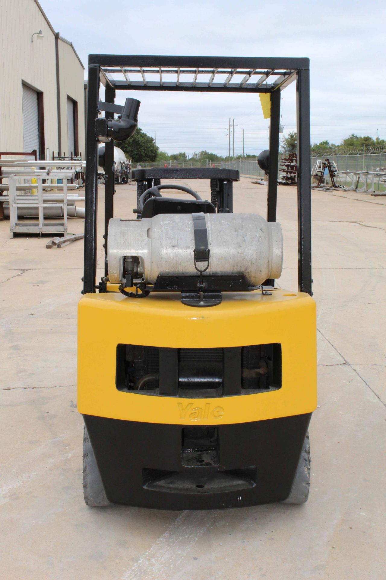 FORKLIFT, YALE 3,000 LB. CAP. MDL. GLP030, new 2000, LPG engine, 83” compact style mast, pneu. style - Image 5 of 10