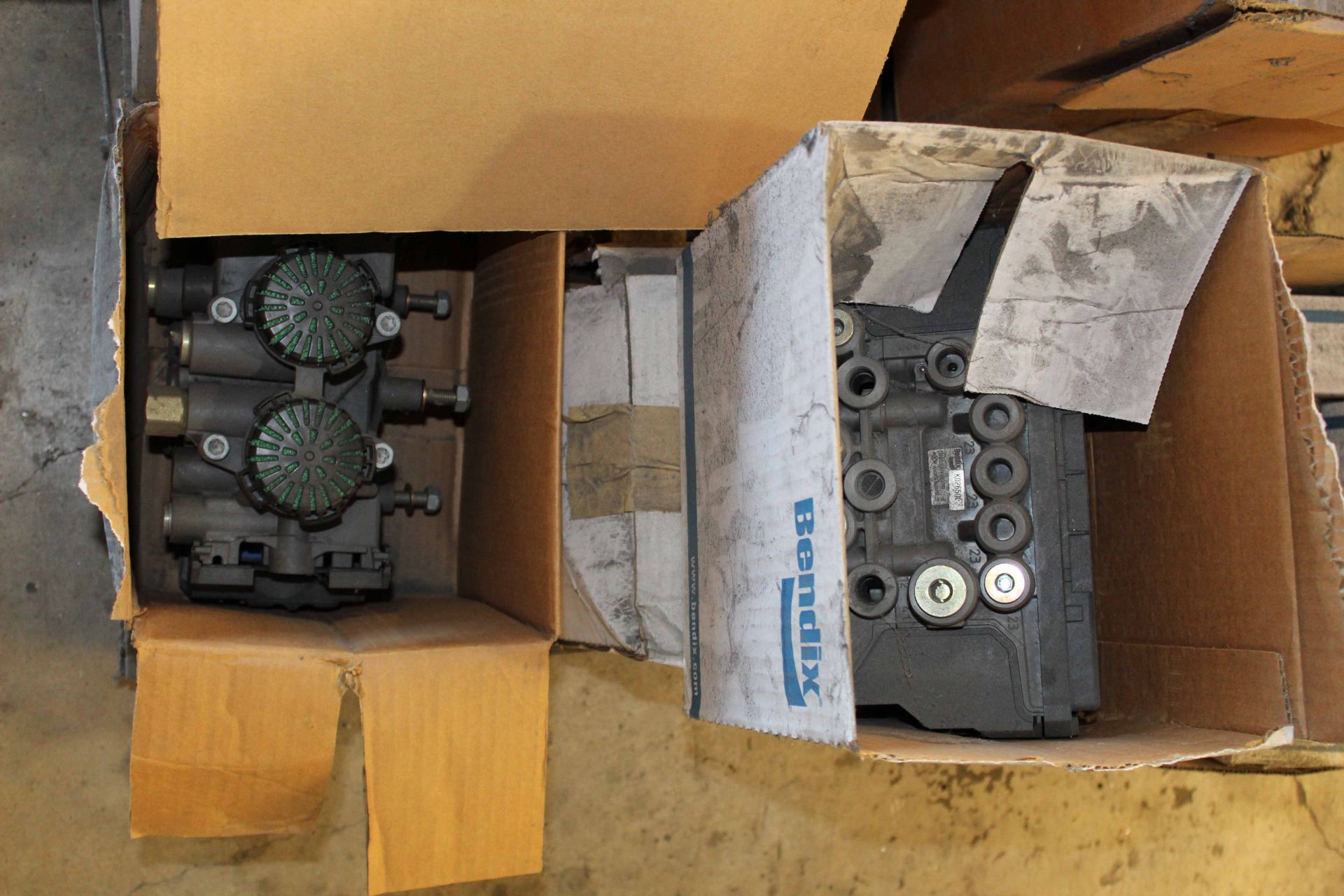 LOT OF TRAILER PARTS (on one pallet) - Image 3 of 5