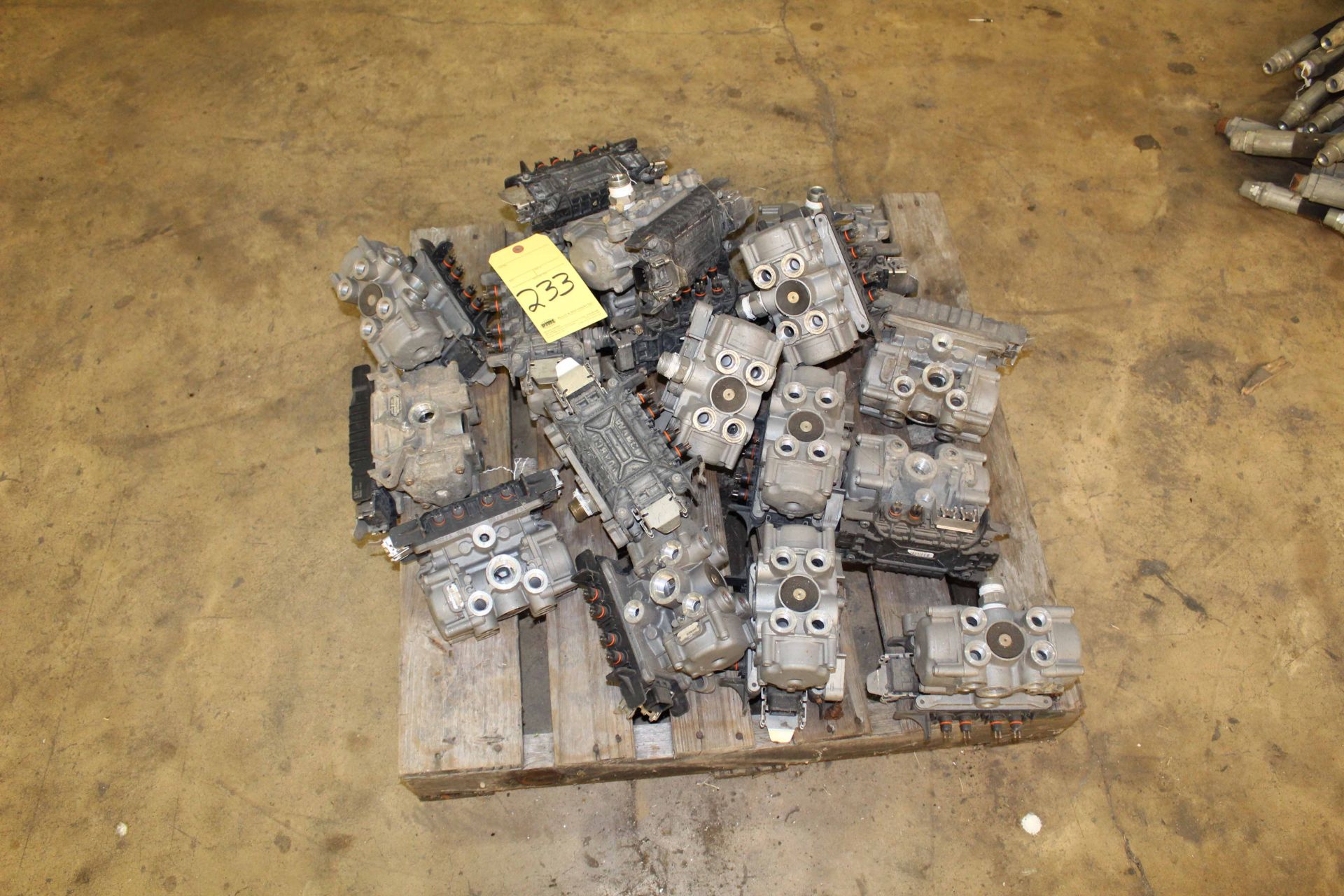 LOT OF TRAILER PARTS (on one pallet)