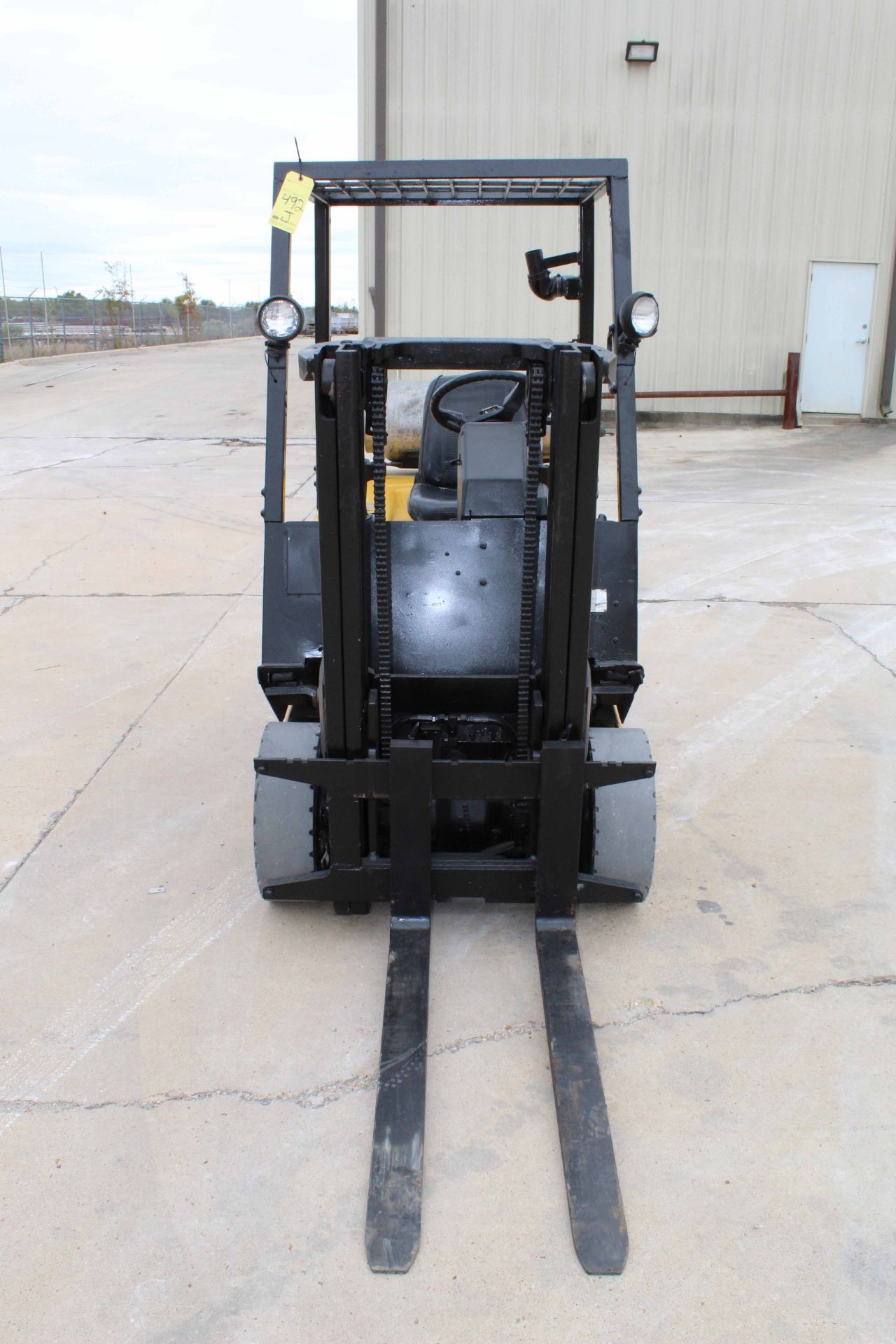 FORKLIFT, YALE 3,000 LB. CAP. MDL. GLP030, new 2000, LPG engine, 83” compact style mast, pneu. style - Image 2 of 10