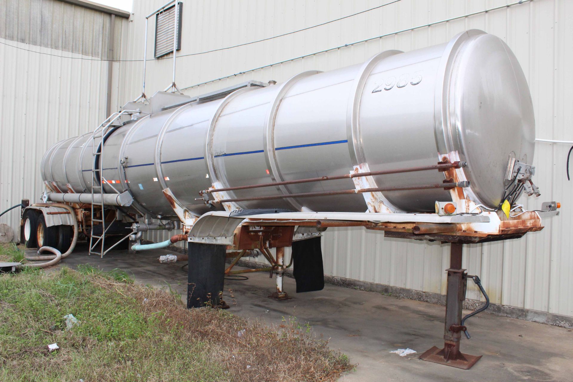 WATER STORAGE TANK, POLAR MDL. MC407, approx. 50'L., 8,400 gal. cap., 15 HP sump pump, stainless