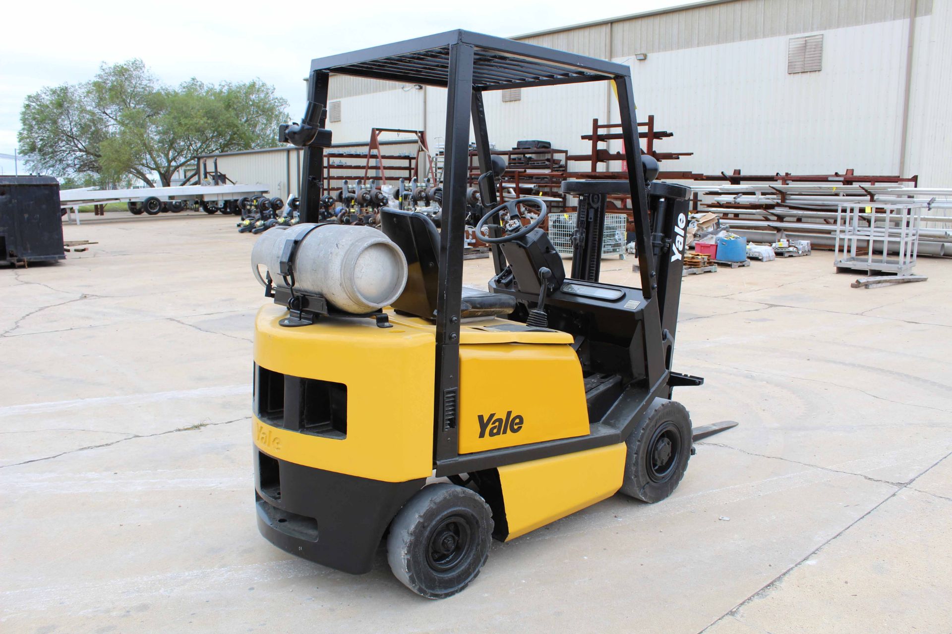 FORKLIFT, YALE 3,000 LB. CAP. MDL. GLP030, new 2000, LPG engine, 83” compact style mast, pneu. style - Image 6 of 10