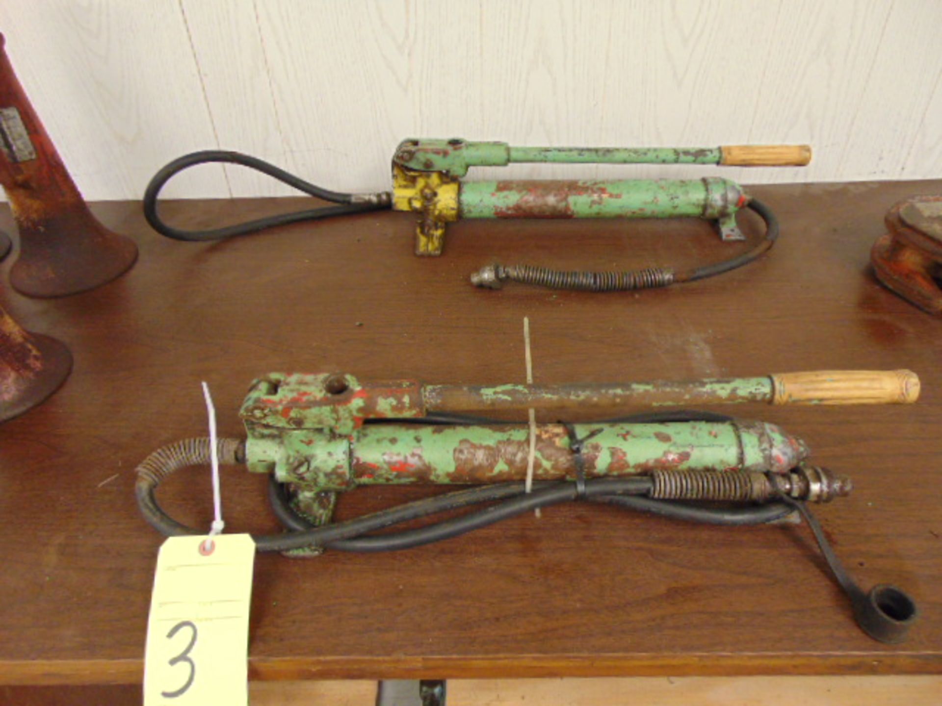 LOT OF HYDRAULIC HAND PUMPS (2) (Location: Bldg. 116)