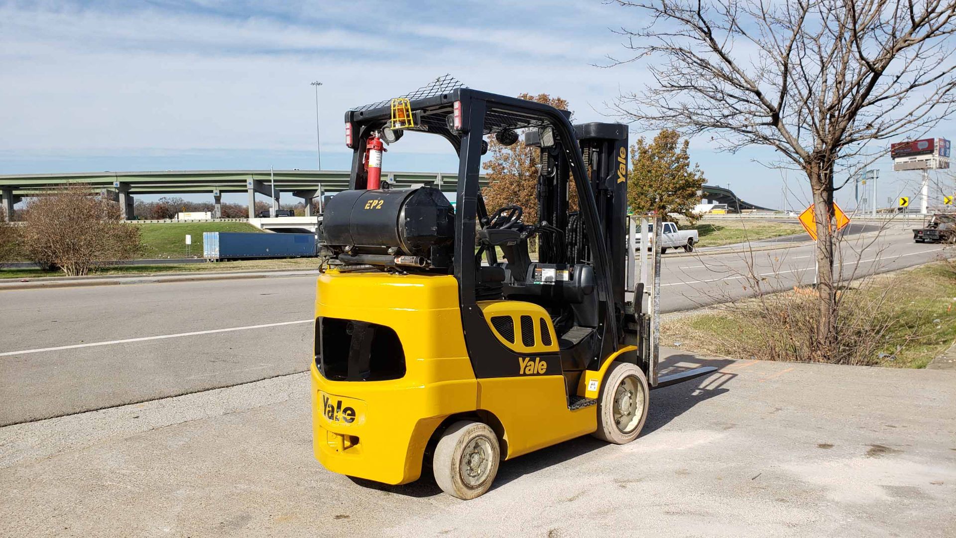 FORKLIFT, YALE 6,000 LB. CAP., MDL. GLC060, new 2016, LPG gas engine, 85"/181" 3-stage mast, 42" - Image 3 of 10