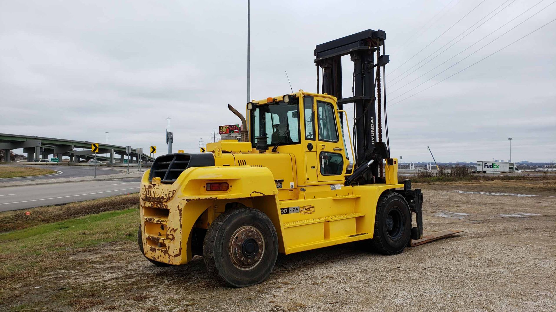 FORKLIFT, HYUNDAI 36,000 LB. CAP, MDL. 160D-7E, new 2012, diesel engine, 197" mast, 96" forks, - Image 3 of 7