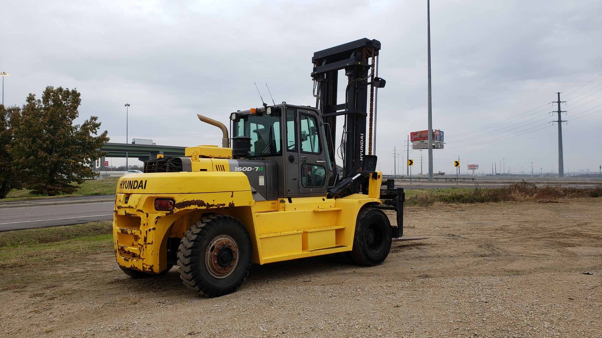 FORKLIFT, HYUNDAI 36,000 LB. CAP, MDL. 160D-7A, new 2014, diesel engine, 197" mast, 96" forks, - Image 6 of 10