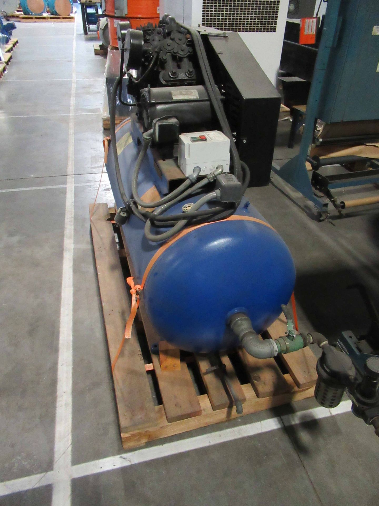 RECIPROCATING AIR COMPRESSOR, SPEEDAIRE MDL. 5Z402B, 10 HP motor, 2-stage, S/N 042094L853653. ( - Image 4 of 5