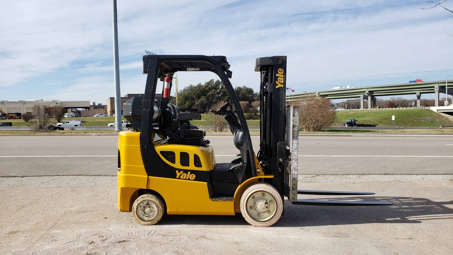 FORKLIFT, YALE 6,000 LB. CAP., MDL. GLC060, new 2016, LPG gas engine, 85"/181" 3-stage mast, 42"