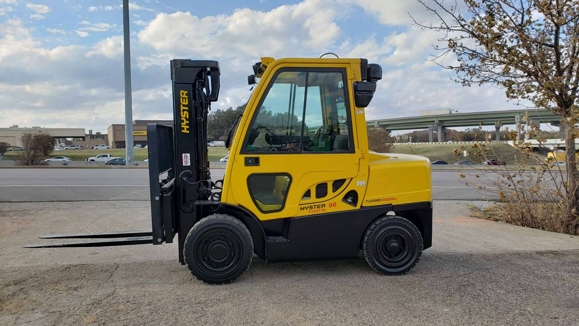 FORKLIFT, HYSTER, 9,000 LB. CAP., MDL. H90FT, new 2012, diesel engine, 89"/185" 3-stage mast, side