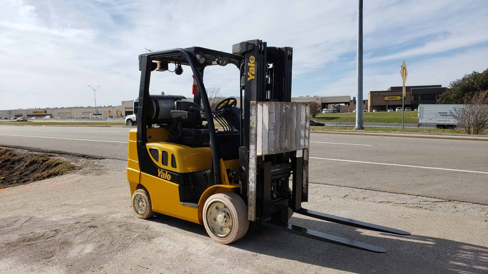 FORKLIFT, YALE 6,000 LB. CAP., MDL. GLC060, new 2016, LPG gas engine, 85"/181" 3-stage mast, 42" - Image 2 of 10