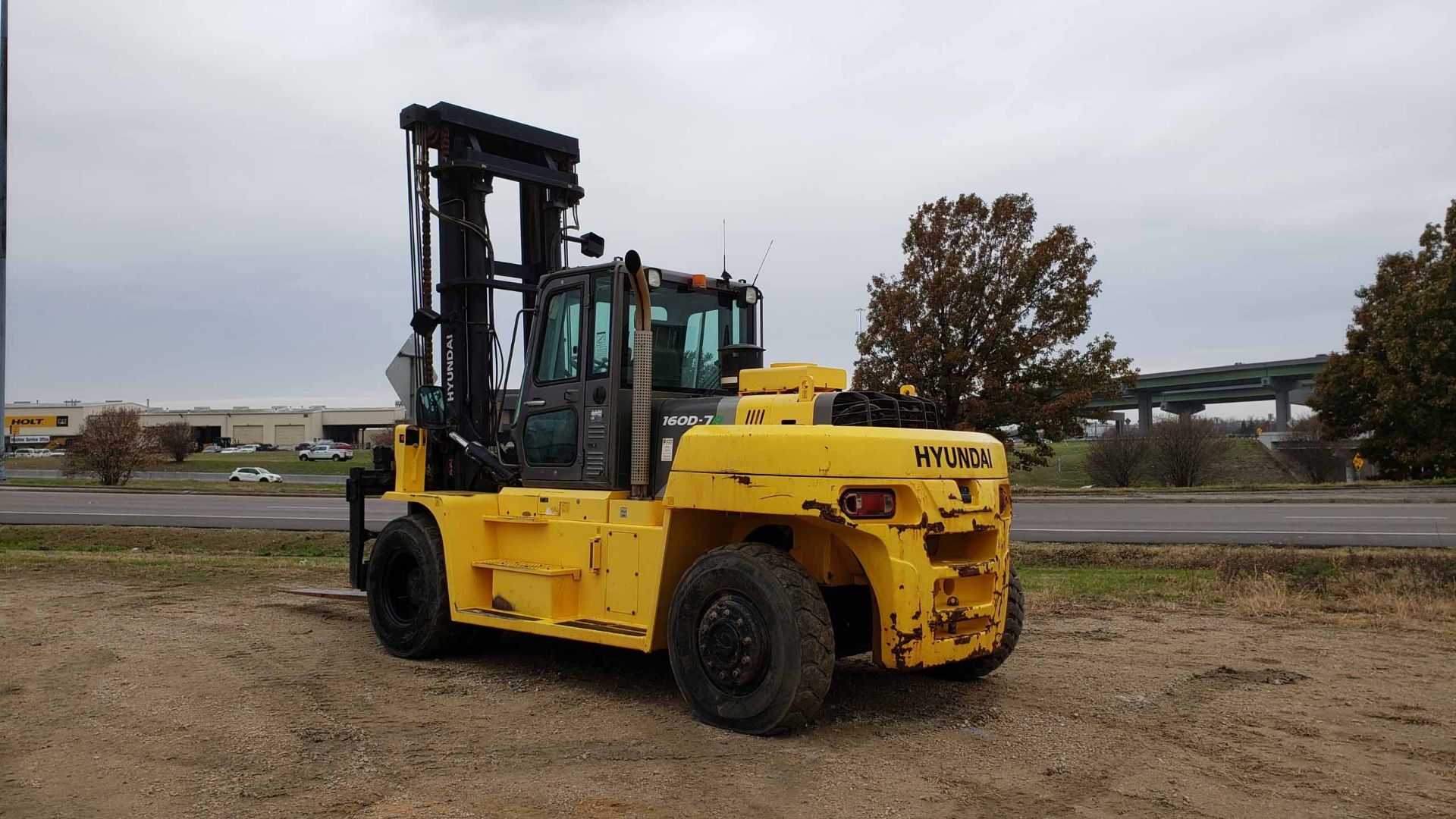 FORKLIFT, HYUNDAI 36,000 LB. CAP, MDL. 160D-7A, new 2014, diesel engine, 197" mast, 96" forks, - Image 3 of 10