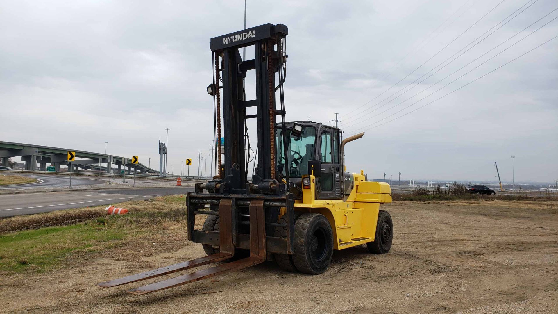 FORKLIFT, HYUNDAI 36,000 LB. CAP, MDL. 160D-7A, new 2014, diesel engine, 197" mast, 96" forks, - Image 2 of 10