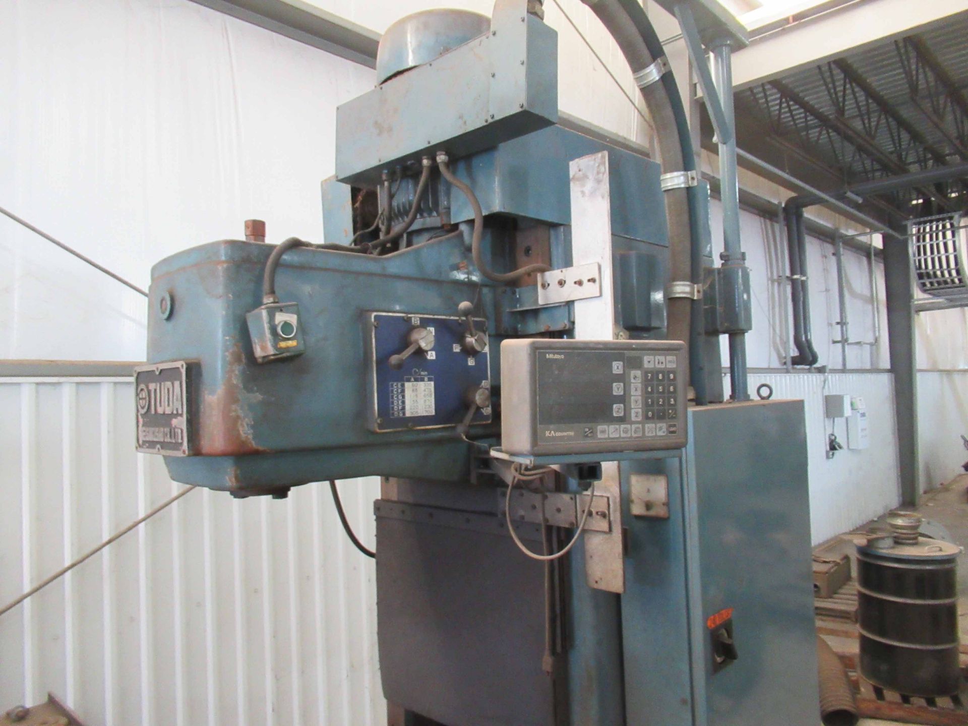 VERTICAL MILLING MACHINE, TUDA MDL. DURAMILL-50, 19 1/2" x 83" tbl., Mitutoyo D.R.O., 32" vert. - Image 5 of 5