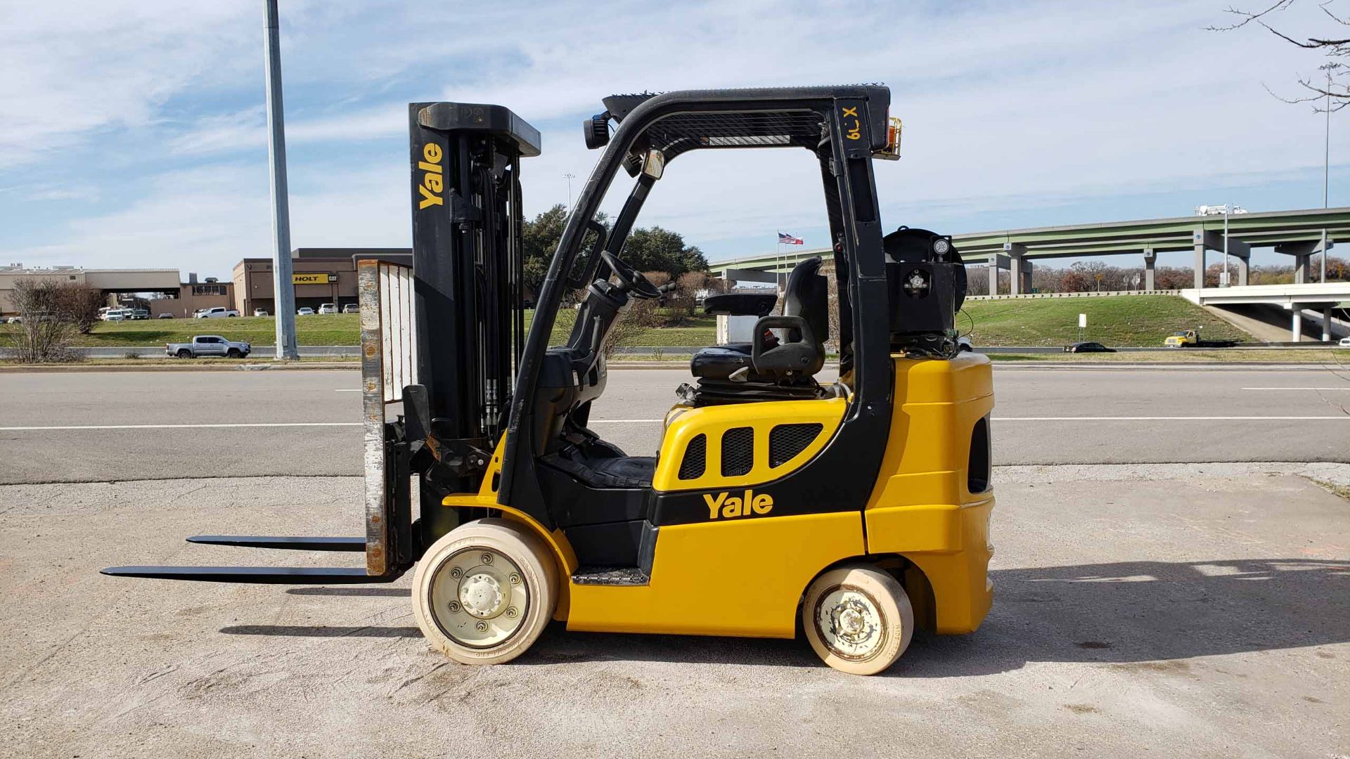 FORKLIFT, YALE 6,000 LB. CAP., MDL. GLC060, new 2016, LPG gas engine, 85"/181" 3-stage mast, 42" - Image 6 of 10
