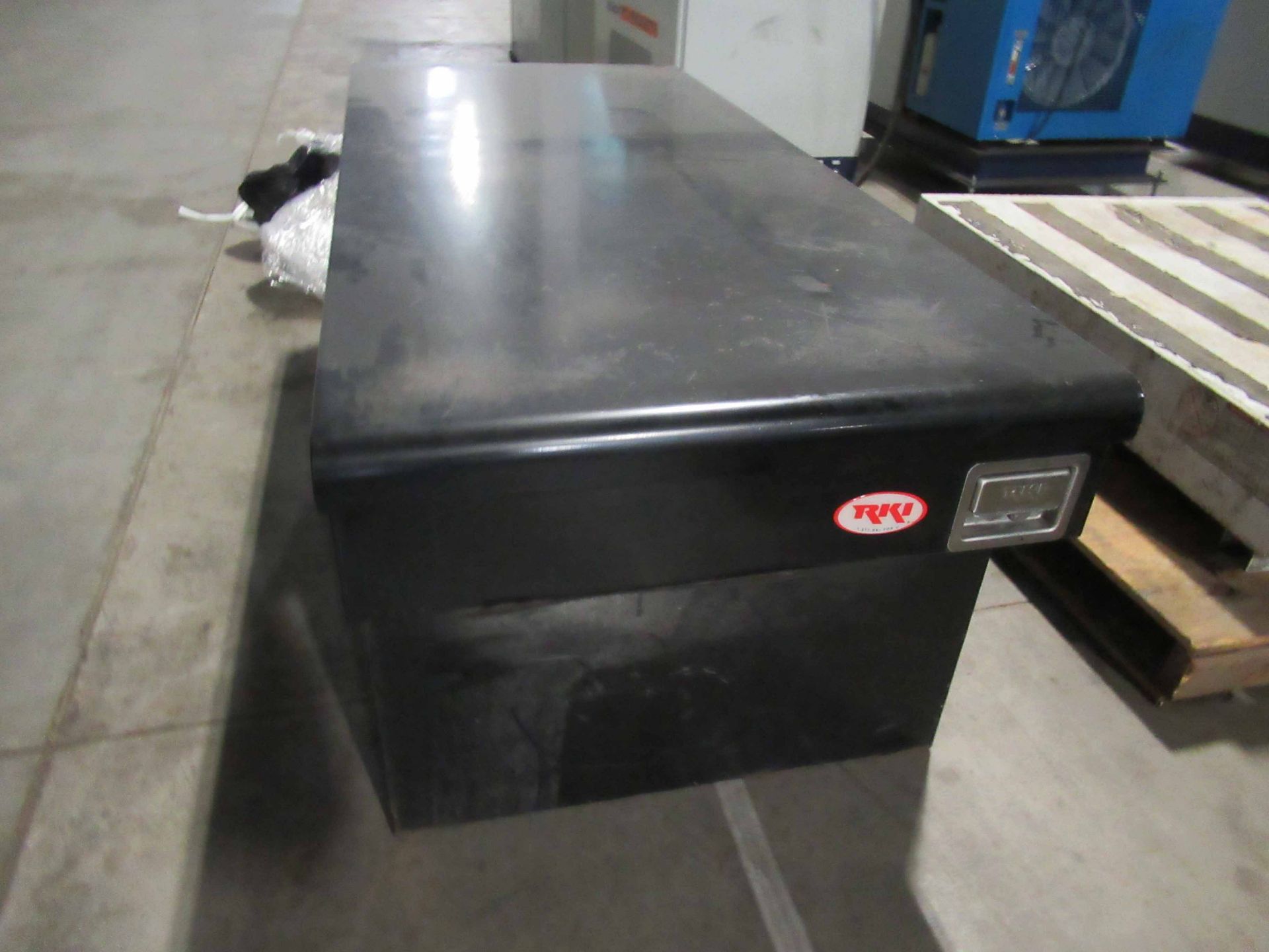 LOT CONSISTING OF: (4) COMMERCIAL GRADE TOOLBOXES, RKI, 71.25" overall length; PORTABLE TOOLBOX, - Image 5 of 6