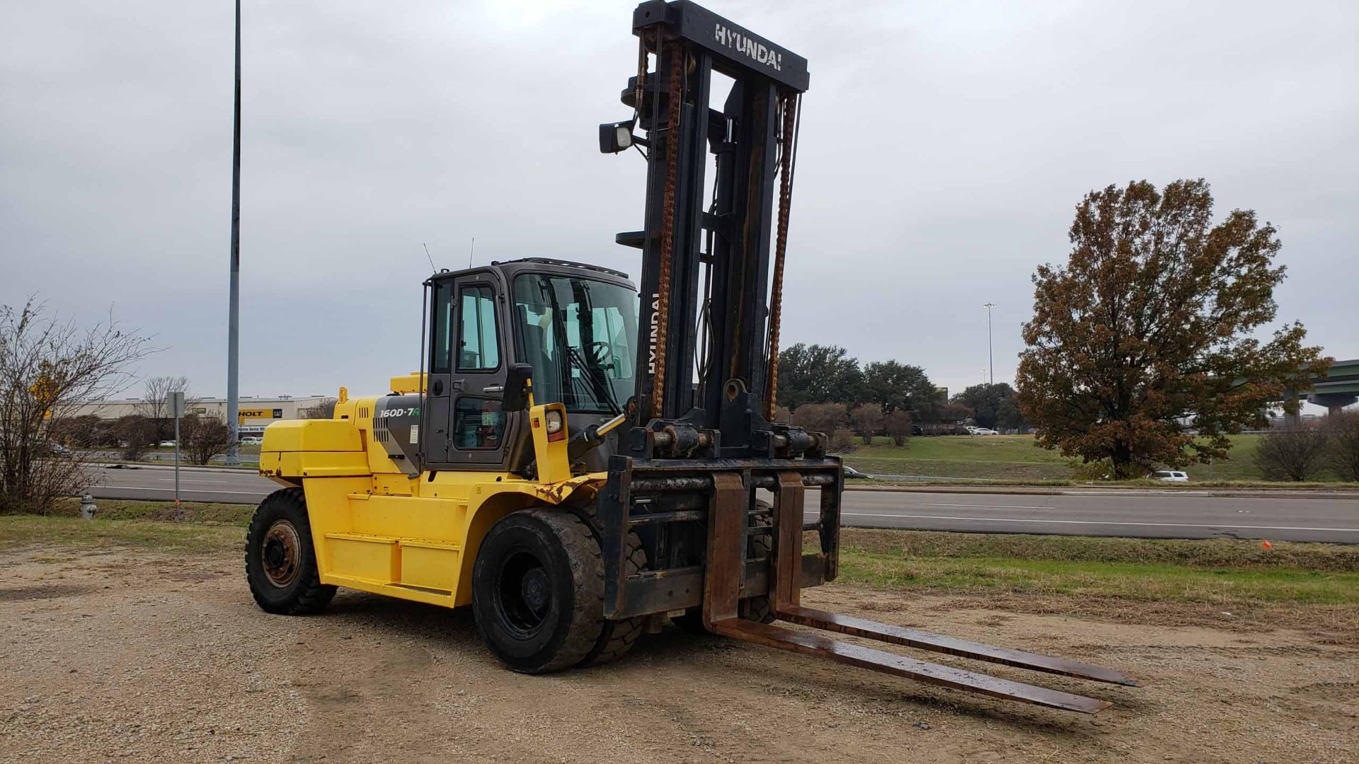 FORKLIFT, HYUNDAI 36,000 LB. CAP, MDL. 160D-7A, new 2014, diesel engine, 197" mast, 96" forks, - Image 5 of 10