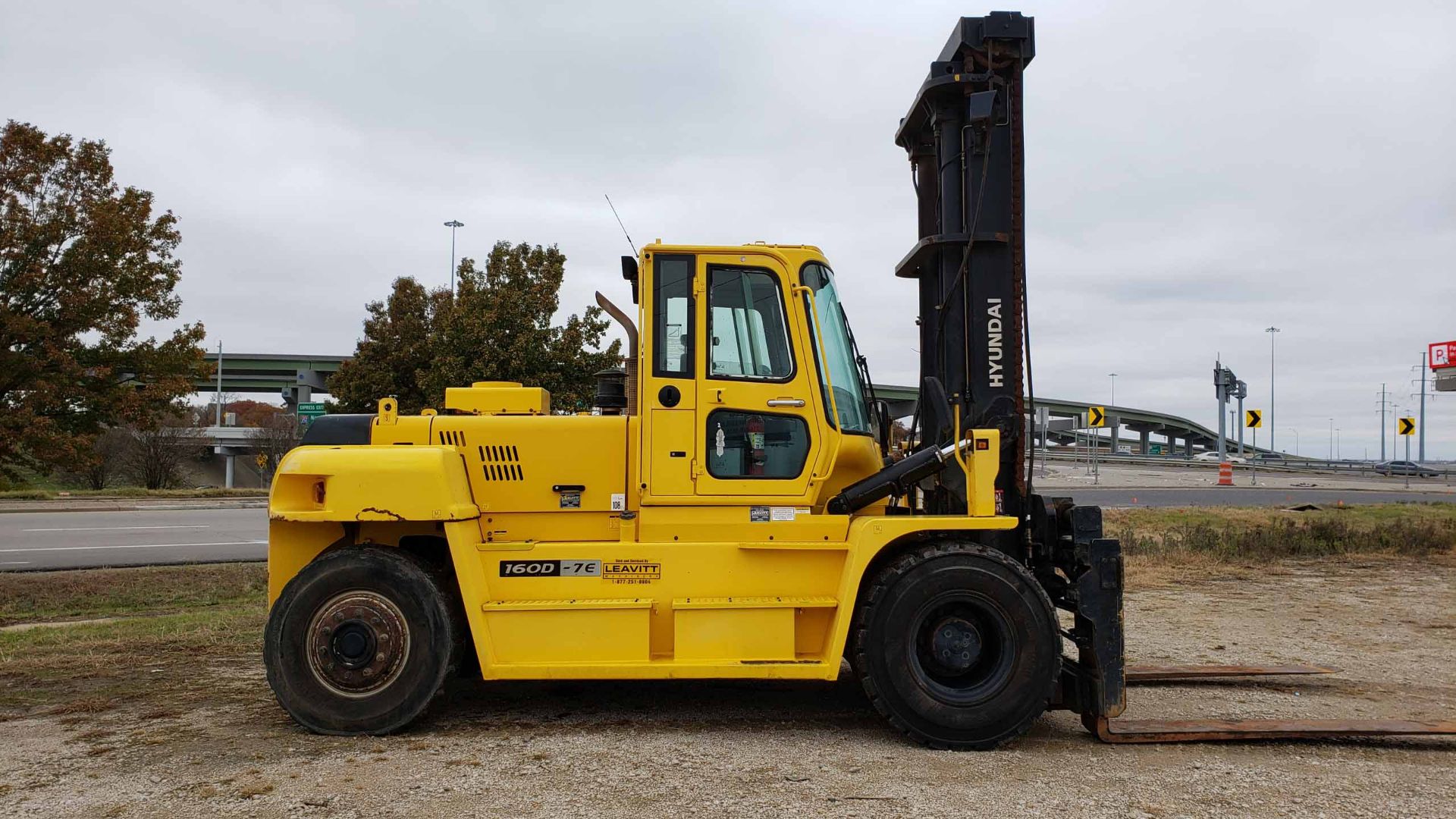 FORKLIFT, HYUNDAI 36,000 LB. CAP, MDL. 160D-7E, new 2012, diesel engine, 197" mast, 96" forks,