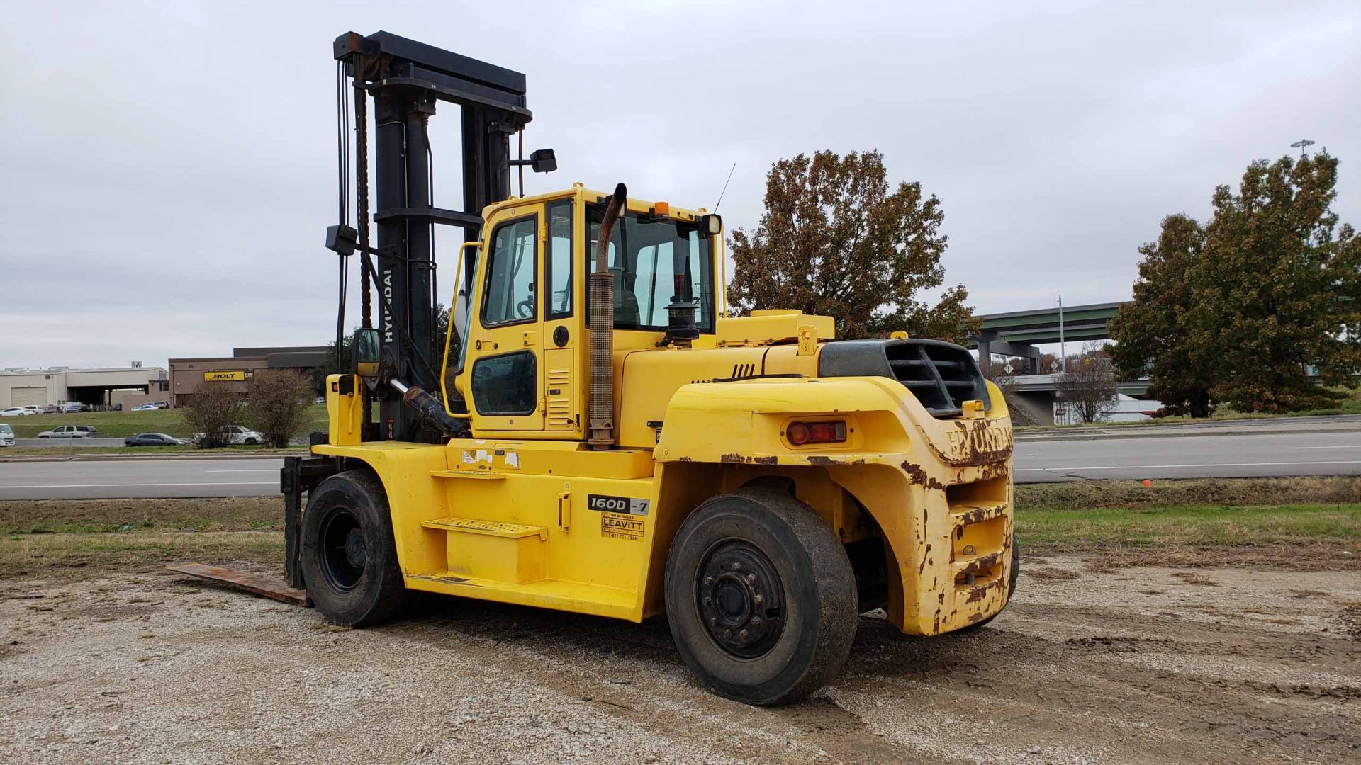 FORKLIFT, HYUNDAI 36,000 LB. CAP, MDL. 160D-7E, new 2012, diesel engine, 197" mast, 96" forks, - Image 6 of 7