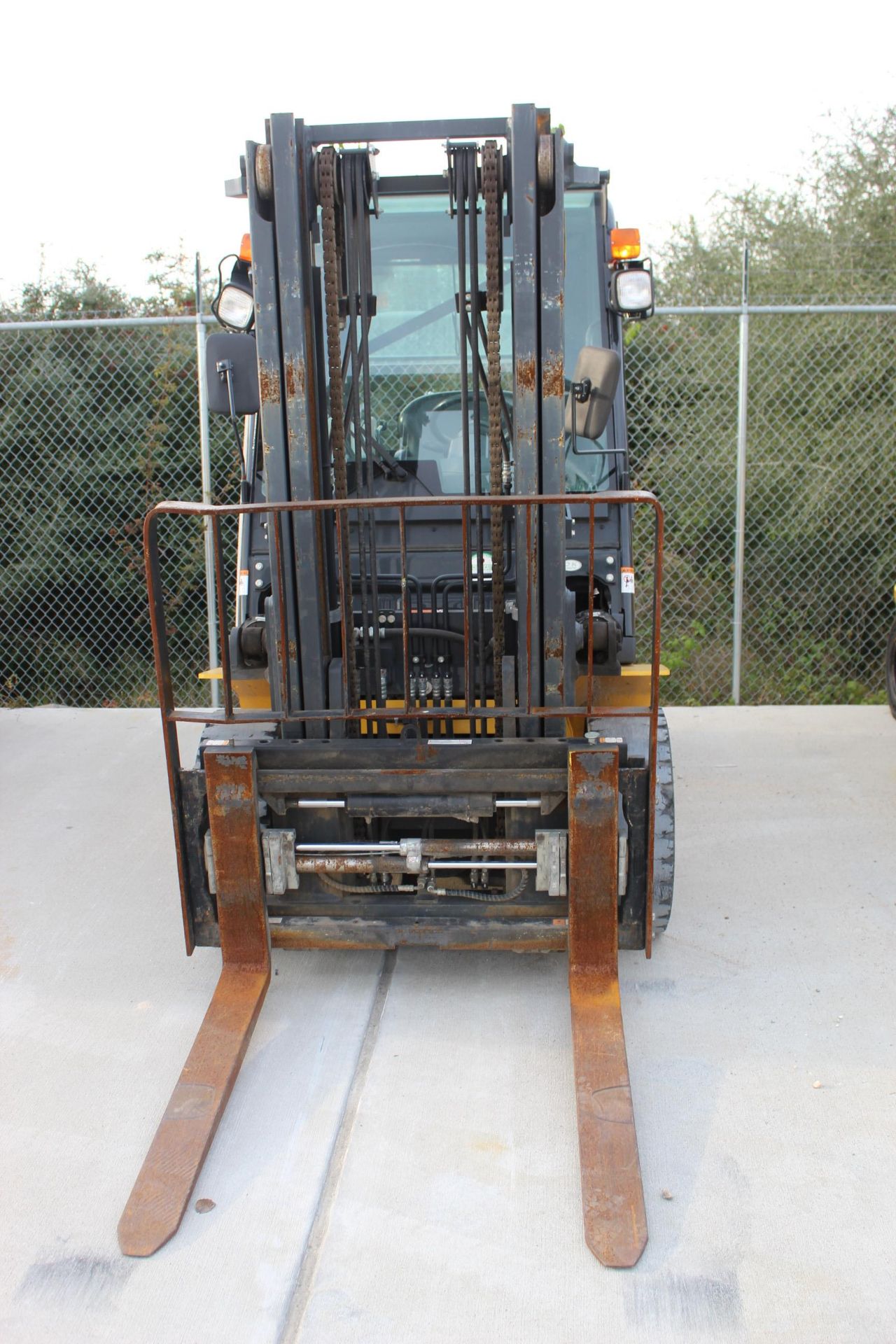 FORKLIFT, KOMATSU 8000 LB. CAP. SERIES 40-VF610 MDL. FG40ZTU-10, new 2012, 7,150 lb. at 24" L.C., - Image 2 of 4